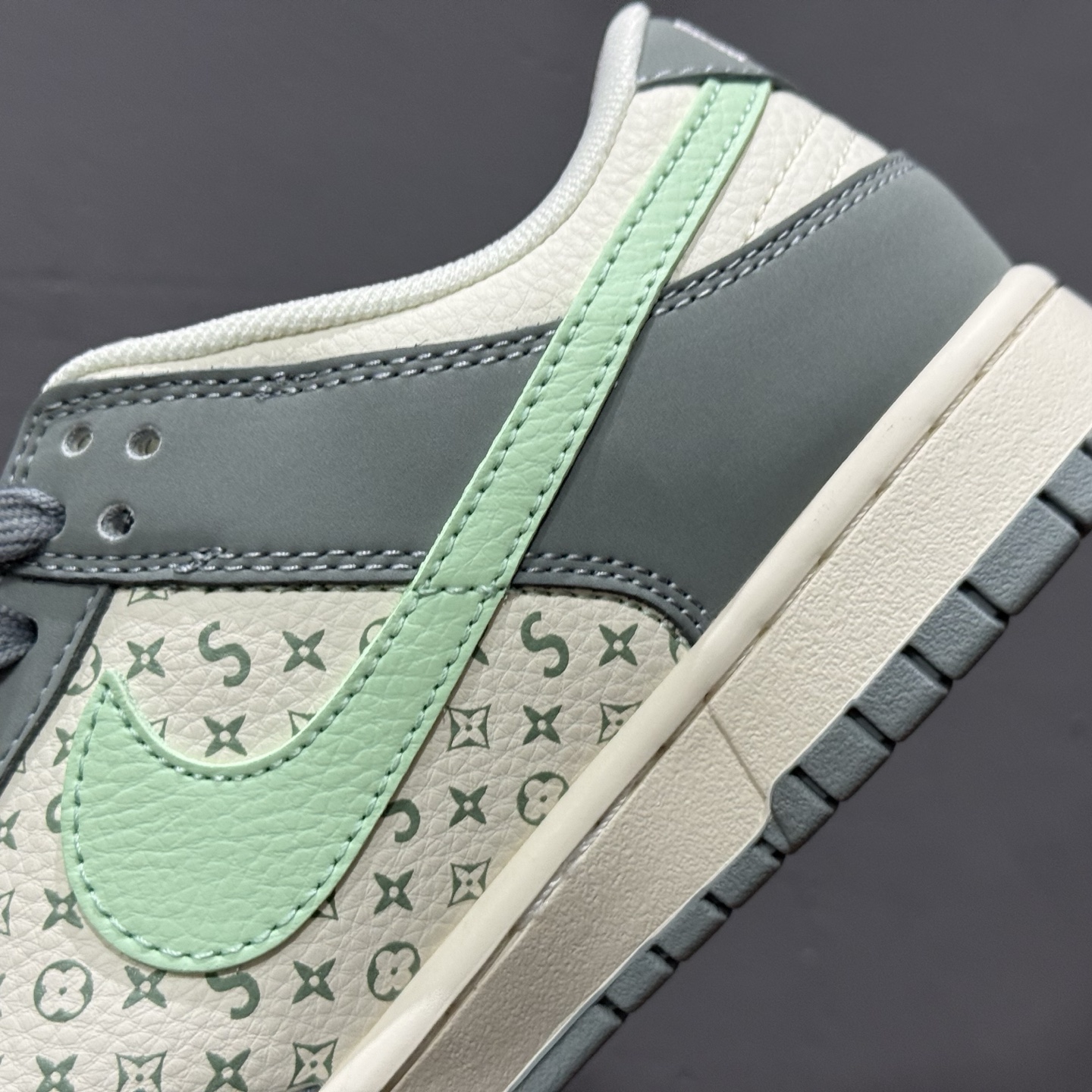 Supreme x LV x Nike Dunk Low 青灰 ZH2598-278 Supreme x LV x Nike Dunk Low 青灰 ZH2598-278
