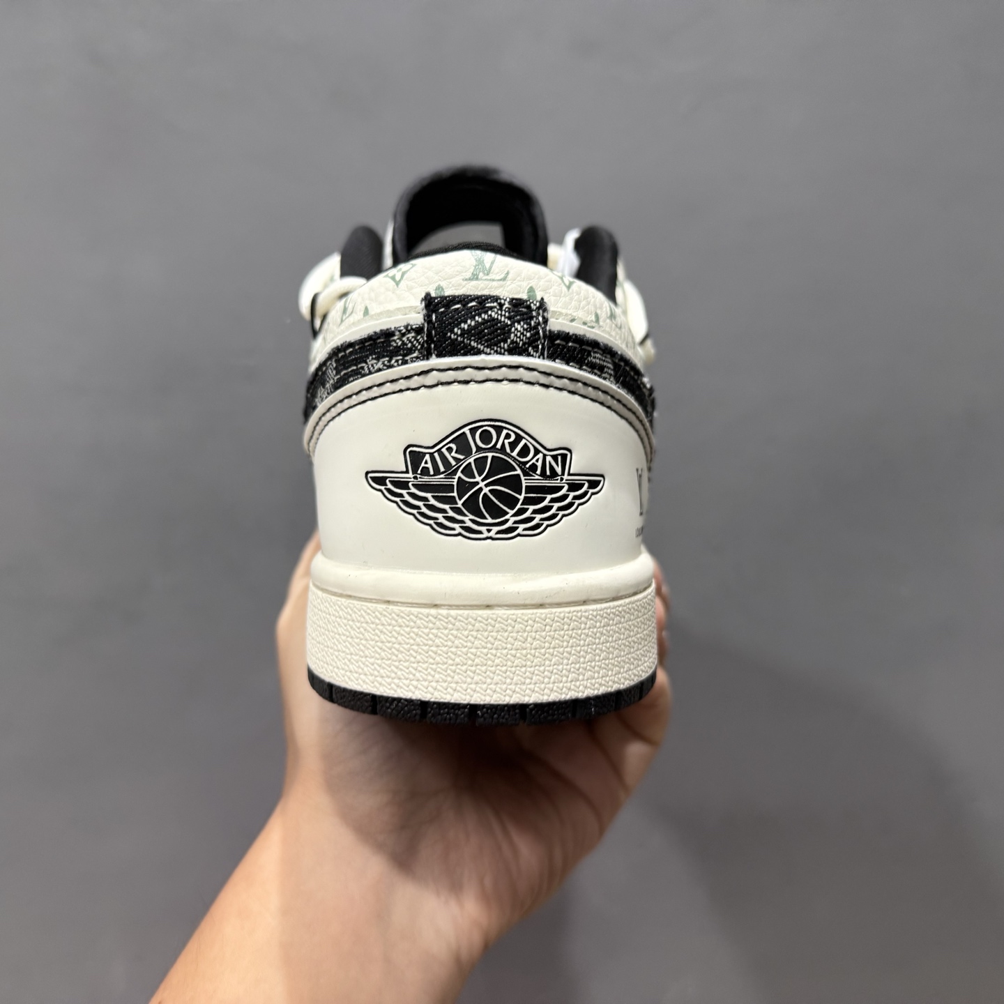 Louis Vuitton x Air Jordan 1 黑布勾抽绳 YX5066-356