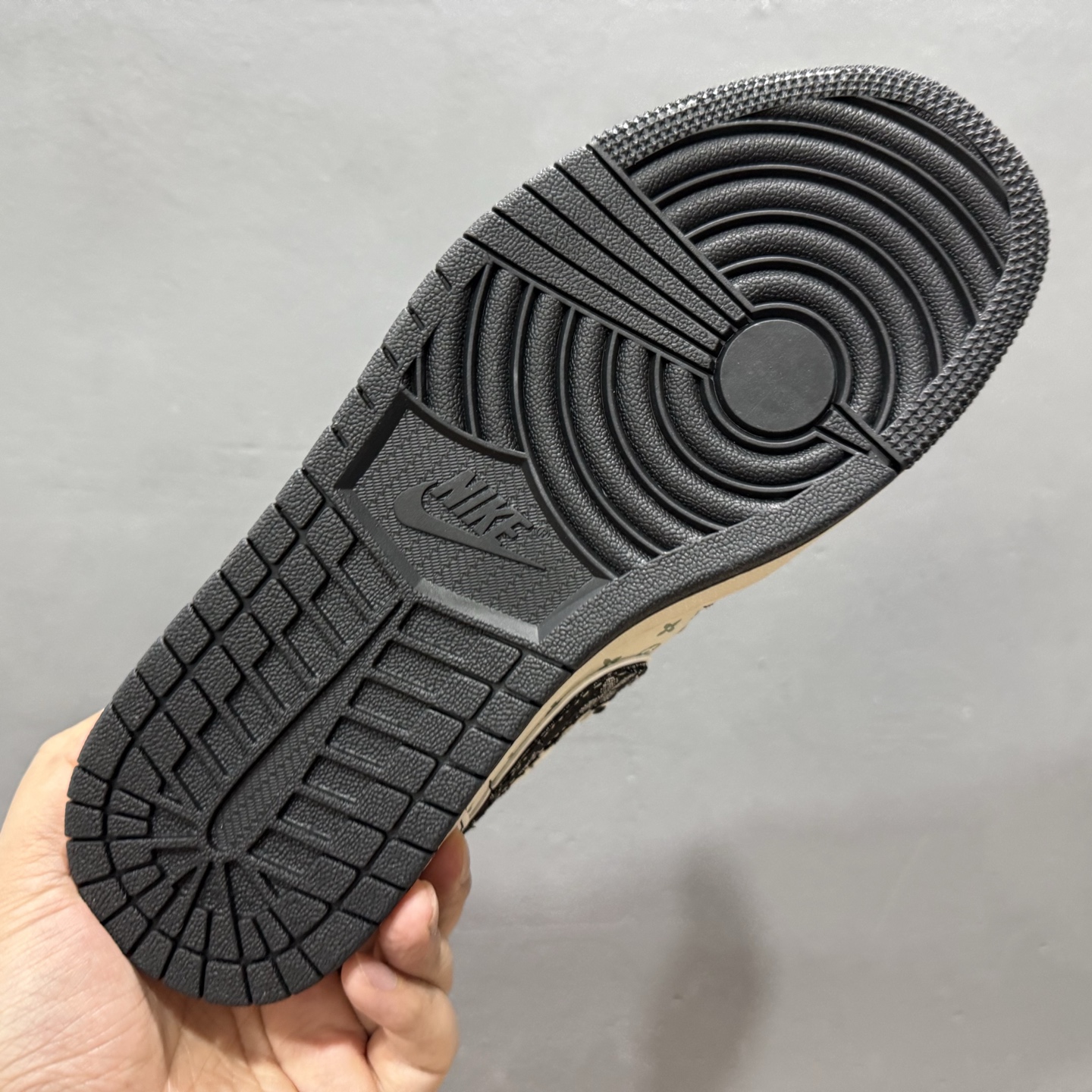 Louis Vuitton x Air Jordan 1 黑布勾抽绳 YX5066-356