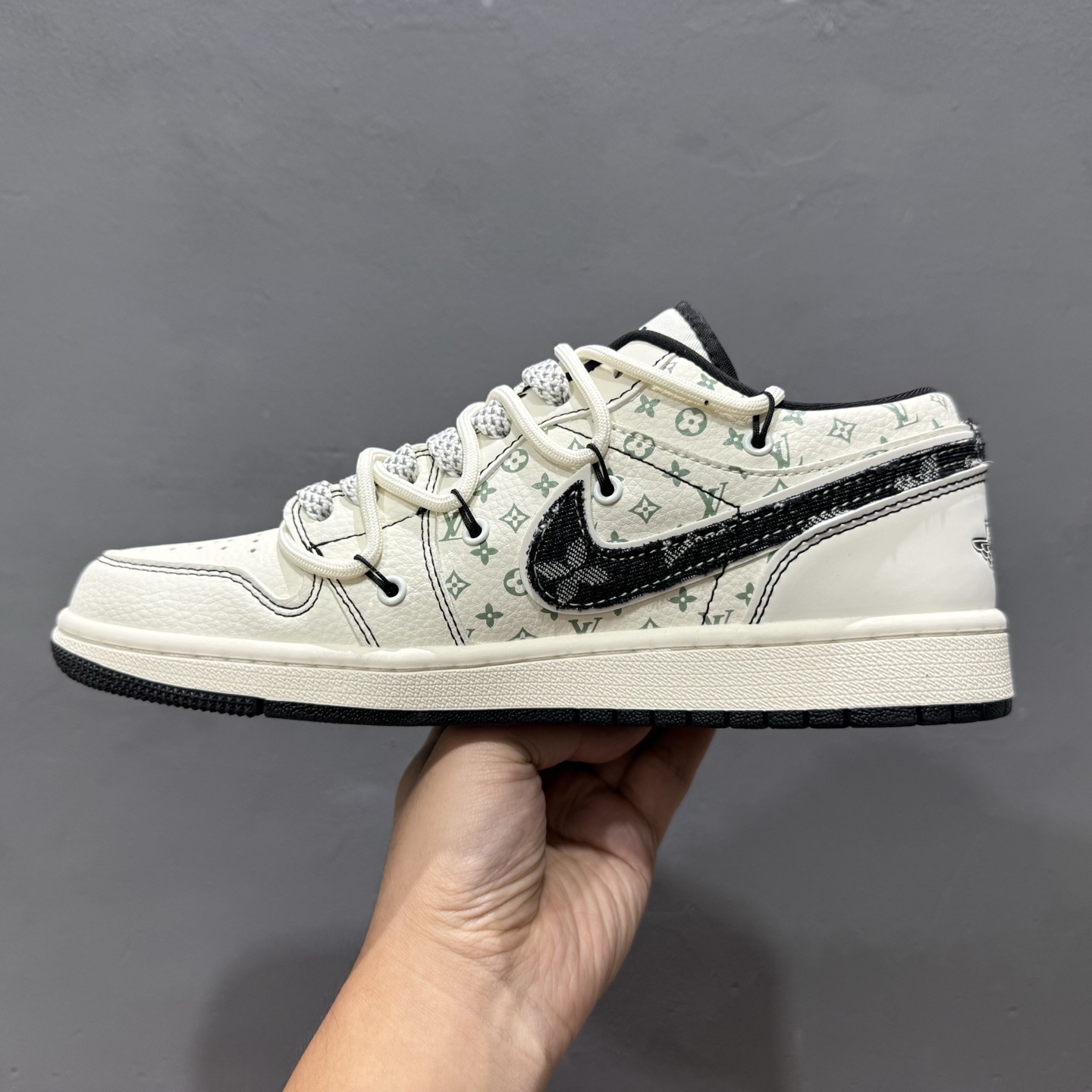 Louis Vuitton x Air Jordan 1 黑布勾抽绳 YX5066-356