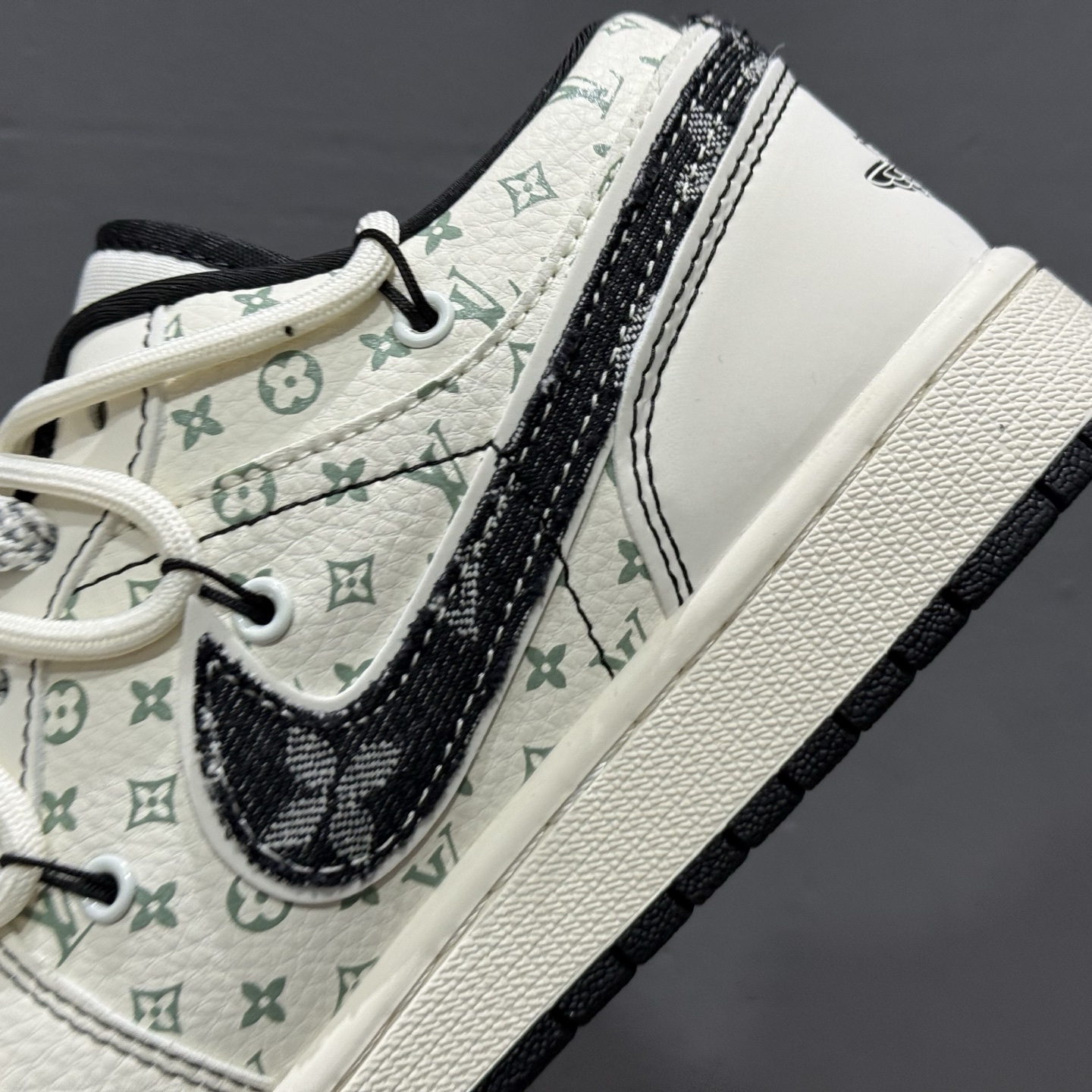 Louis Vuitton x Air Jordan 1 黑布勾抽绳 YX5066-356