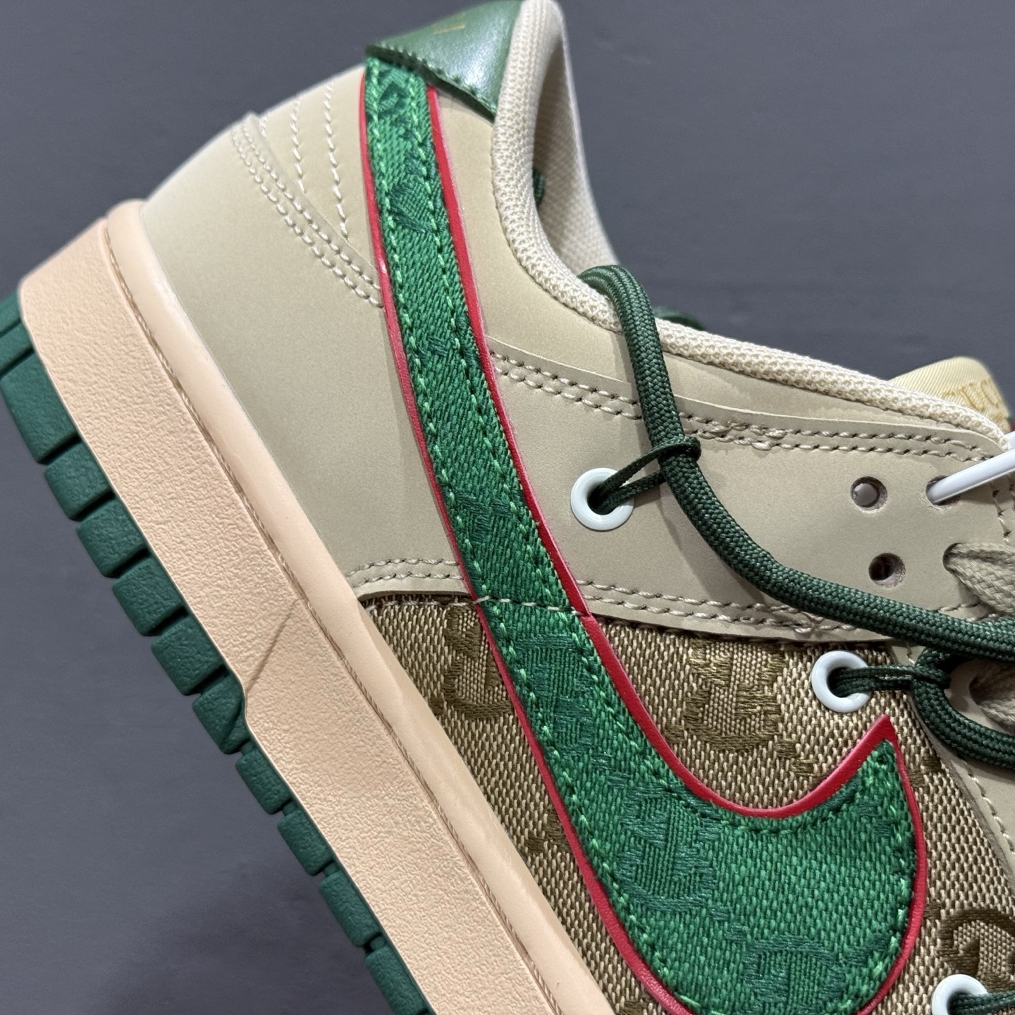 Gucci x Nike Dunk Low 绑带绿勾勾 DM6868-087