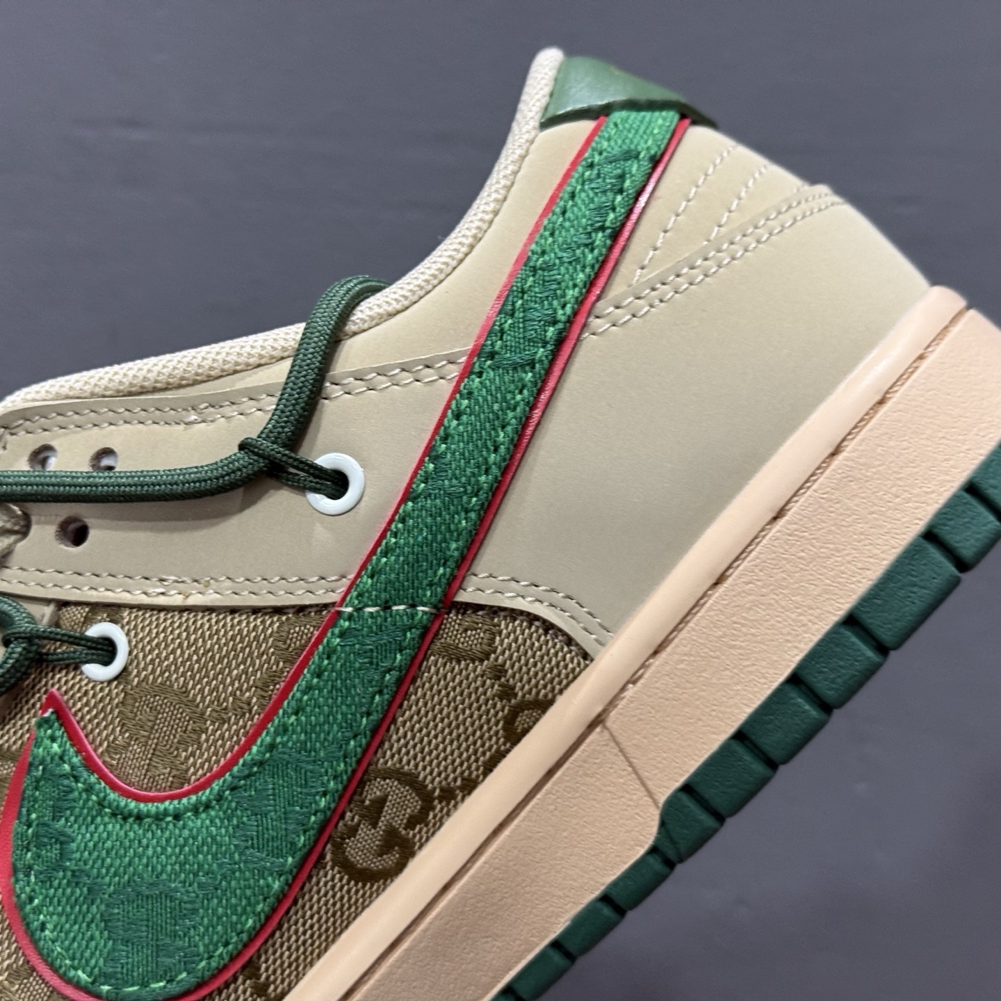 Gucci x Nike Dunk Low 绑带绿勾勾 DM6868-087