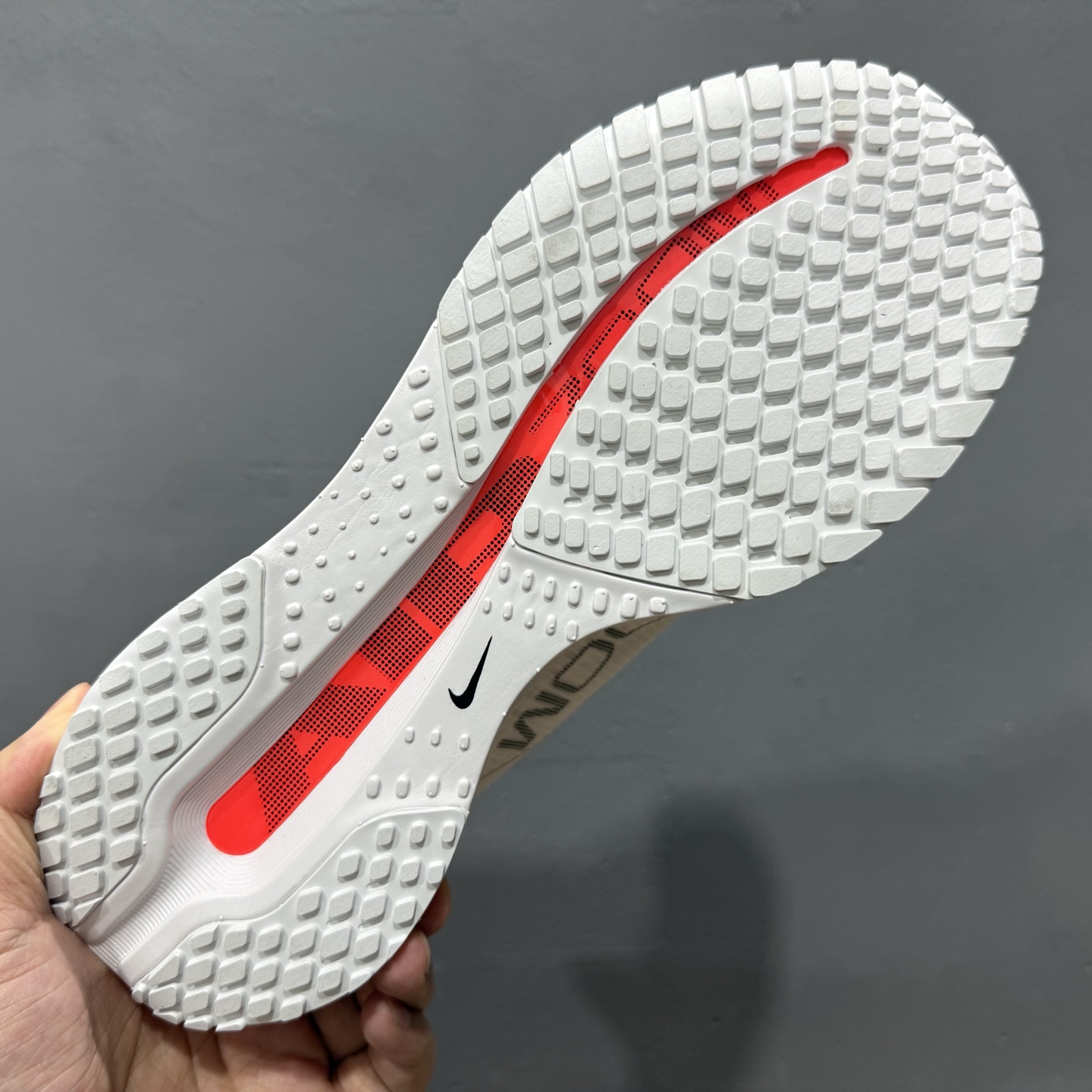 Nike Pegasus Premium 白红色 HQ2592-101 Nike Pegasus Premium 白红色 HQ2592-101