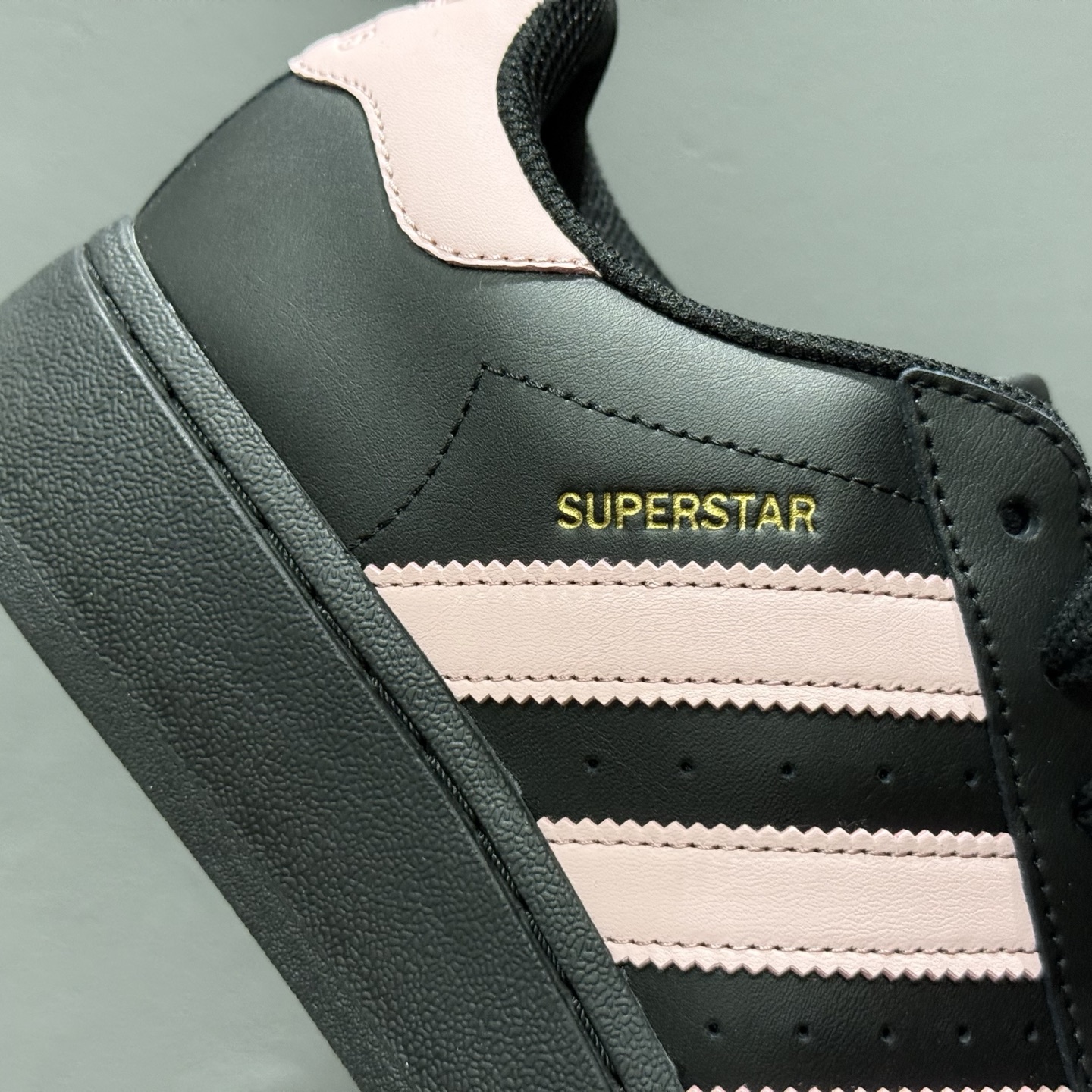 XP版 AD Originals Superstar 经典复古贝壳头厚底板鞋 黑粉 IG9777 XP版 AD Originals Superstar 经典复古贝壳头厚底板鞋 黑粉 IG9777