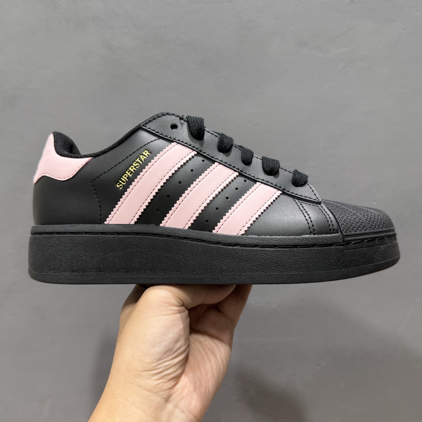 XP版 AD Originals Superstar 经典复古贝壳头厚底板鞋 黑粉 IG9777 XP版 AD Originals Superstar 经典复古贝壳头厚底板鞋 黑粉 IG9777