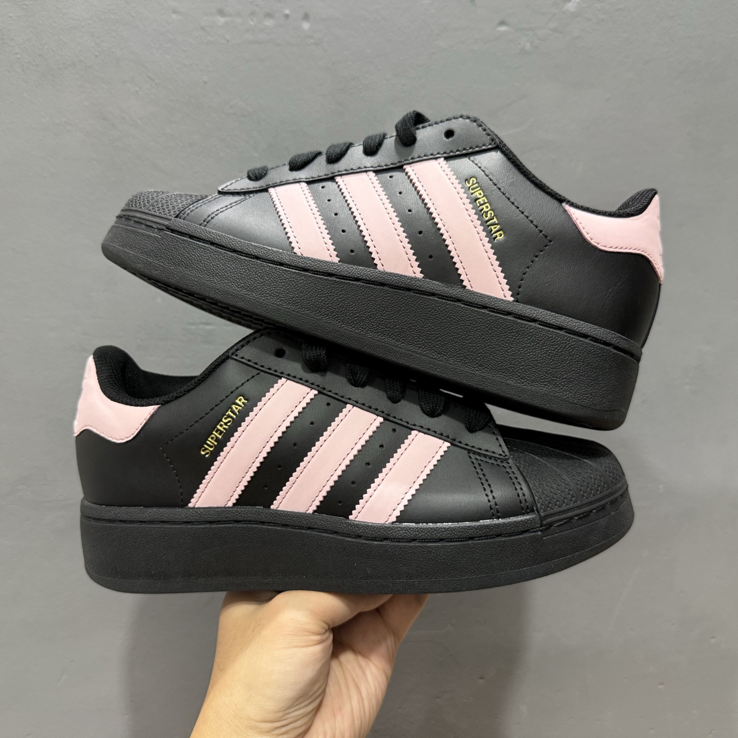 XP版 AD Originals Superstar 经典复古贝壳头厚底板鞋 黑粉 IG9777 XP版 AD Originals Superstar 经典复古贝壳头厚底板鞋 黑粉 IG9777