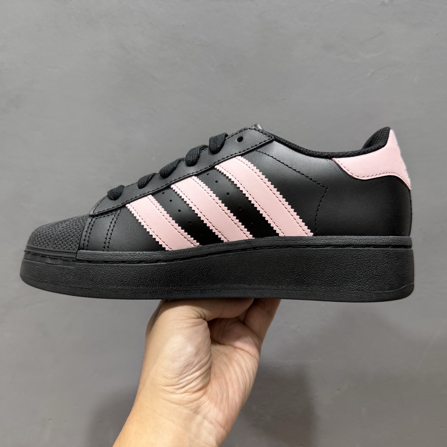 XP版 AD Originals Superstar 经典复古贝壳头厚底板鞋 黑粉 IG9777 XP版 AD Originals Superstar 经典复古贝壳头厚底板鞋 黑粉 IG9777