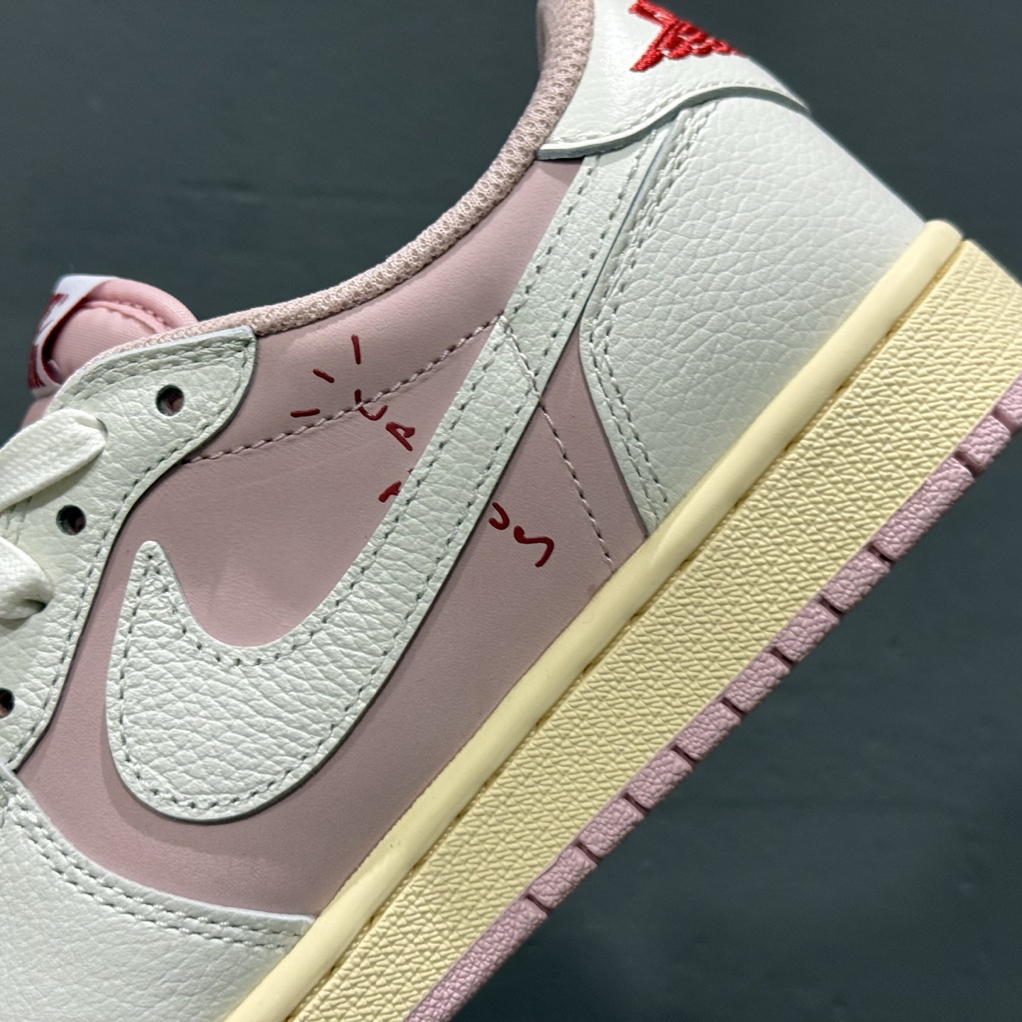 纯原 Travis Scott x Air Jordan AJ1 Low OG SP TS联名9.0 粉白倒钩低帮 AJ1乔丹一代经典低帮文化百搭休闲运动篮球鞋 DM7866-600 纯原 Travis Scott x Air Jordan AJ1 Low OG SP TS联名9.0 粉白倒钩低帮 AJ1乔丹一代经典低帮文化百搭休闲运动篮球鞋 DM7866-600