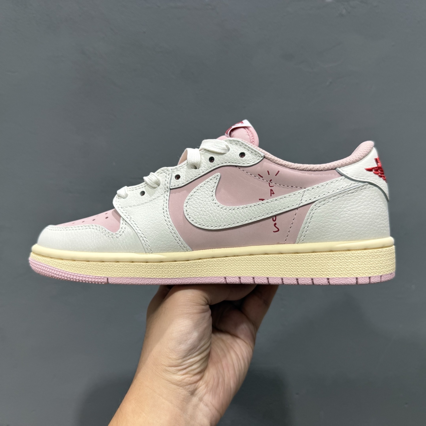 纯原 Travis Scott x Air Jordan AJ1 Low OG SP TS联名9.0 粉白倒钩低帮 AJ1乔丹一代经典低帮文化百搭休闲运动篮球鞋 DM7866-600 纯原 Travis Scott x Air Jordan AJ1 Low OG SP TS联名9.0 粉白倒钩低帮 AJ1乔丹一代经典低帮文化百搭休闲运动篮球鞋 DM7866-600