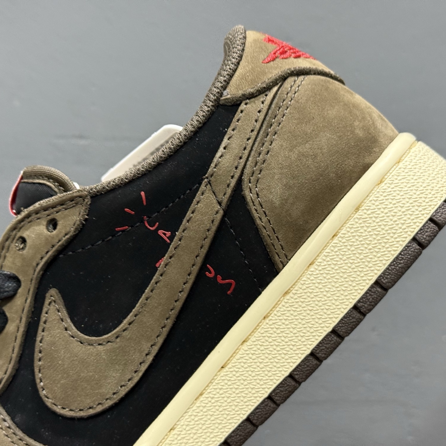 Travis Scott x Air Jordan 1 AJ1乔1 TS 联名倒钩 CQ4277-001 Travis Scott x Air Jordan 1 AJ1乔1 TS 联名倒钩 CQ4277-001