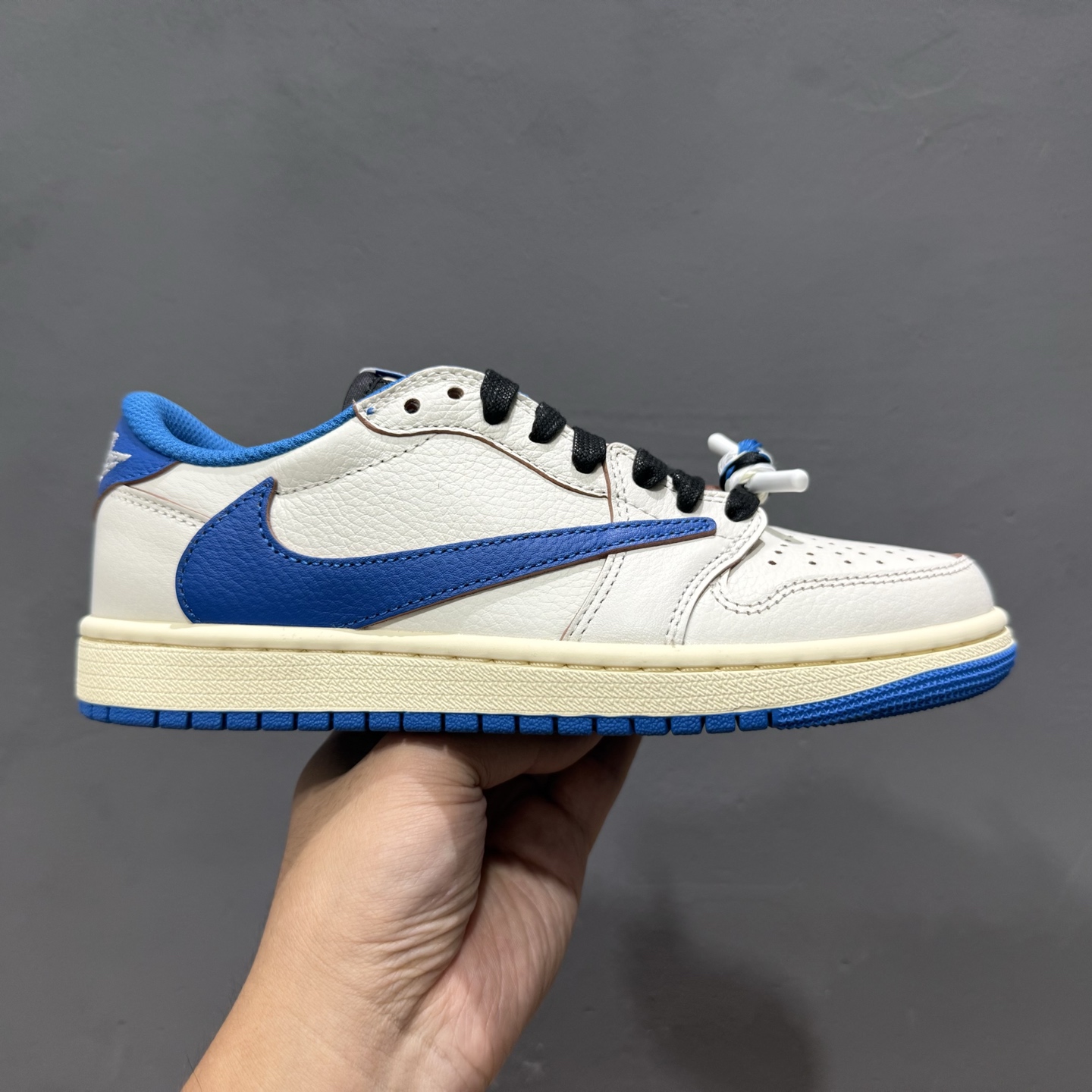 Travis Scott x Fragment Design x Air Jordan 1 Low 乔1AJ1 TS藤原浩闪电三方联名倒钩低帮文化篮球鞋 DM7866-104 Travis Scott x Fragment Design x Air Jordan 1 Low 乔1AJ1 TS藤原浩闪电三方联名倒钩低帮文化篮球鞋 DM7866-104