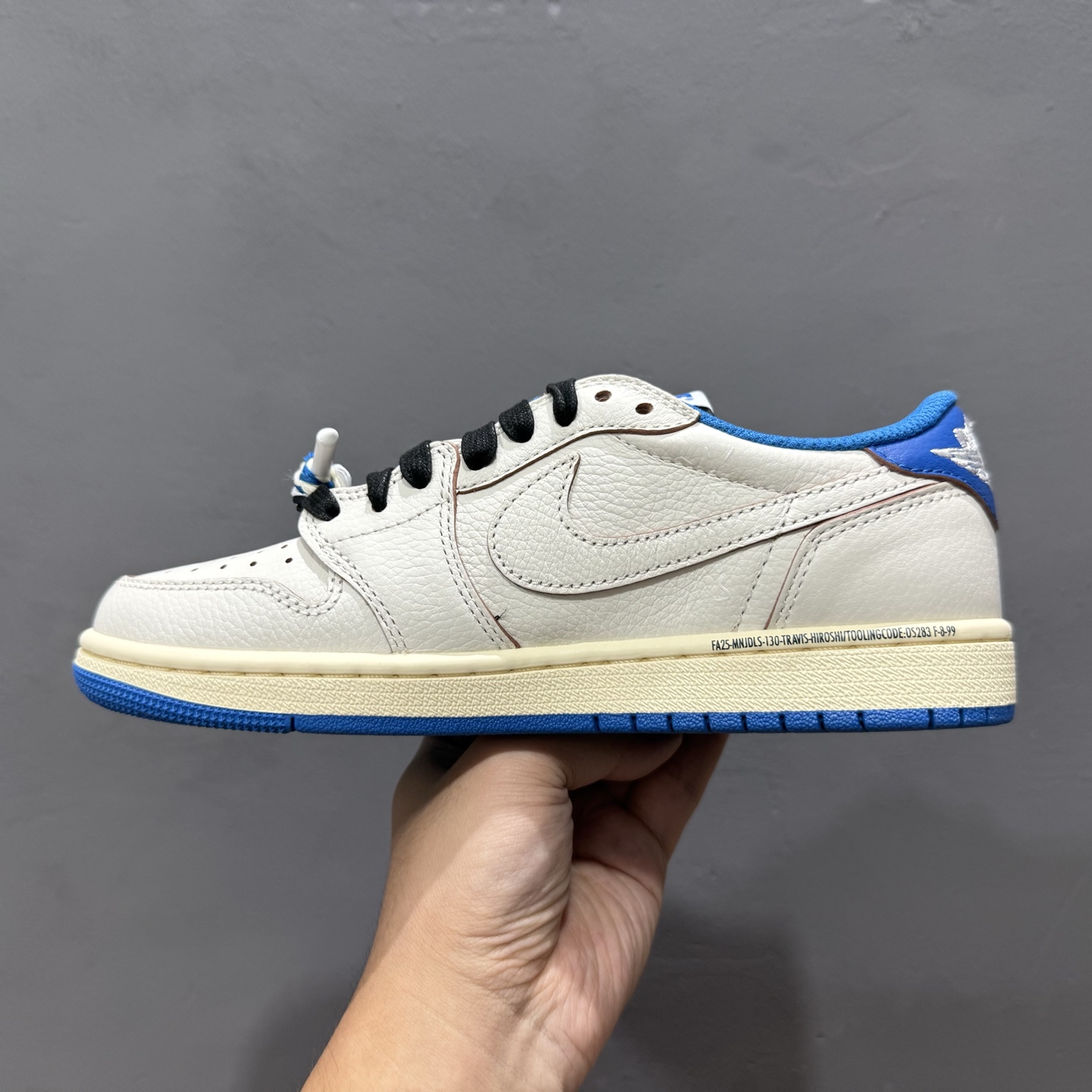 Travis Scott x Fragment Design x Air Jordan 1 Low 乔1AJ1 TS藤原浩闪电三方联名倒钩低帮文化篮球鞋 DM7866-104 Travis Scott x Fragment Design x Air Jordan 1 Low 乔1AJ1 TS藤原浩闪电三方联名倒钩低帮文化篮球鞋 DM7866-104