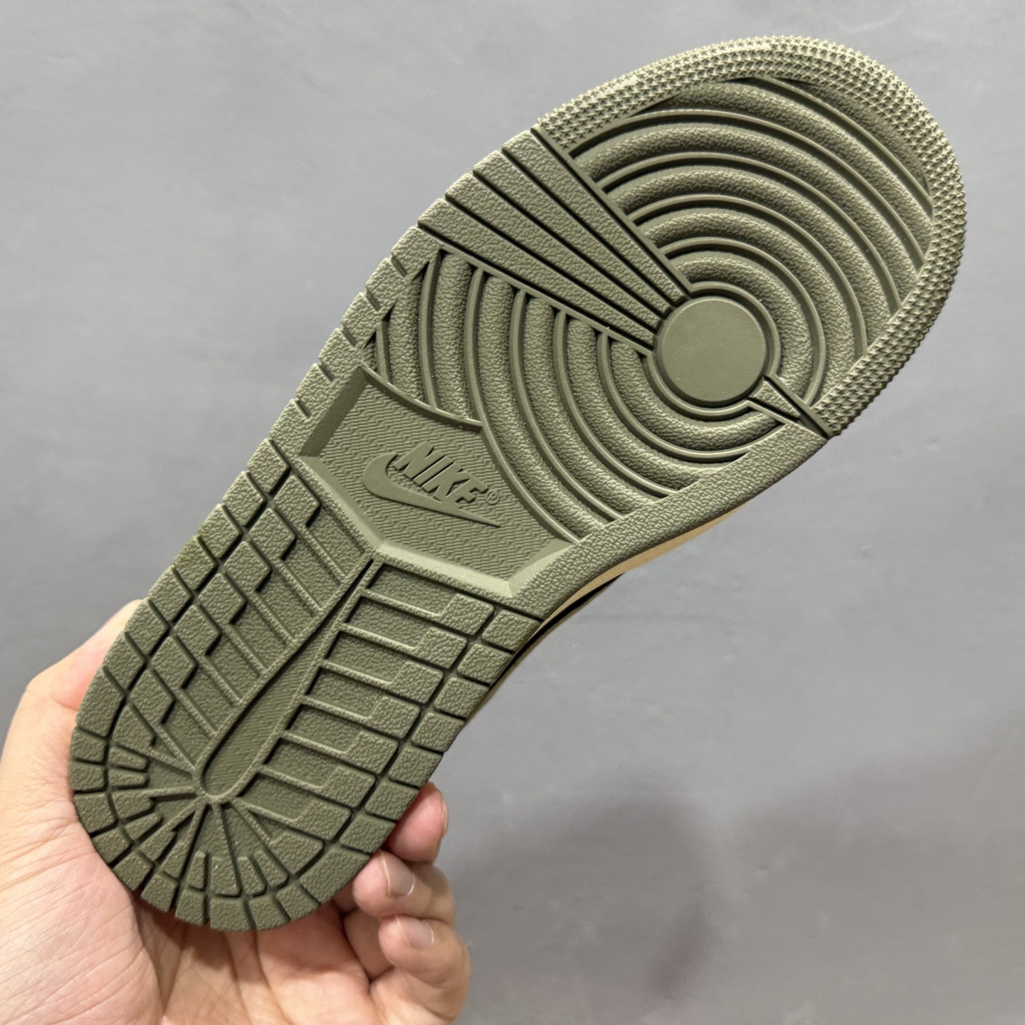 Travis Scott x Air Jordan 1 Low ” Olive ” 黑绿橄榄 TS联名倒钩 AJ1乔1 低帮文化篮球鞋 DZ4137-106