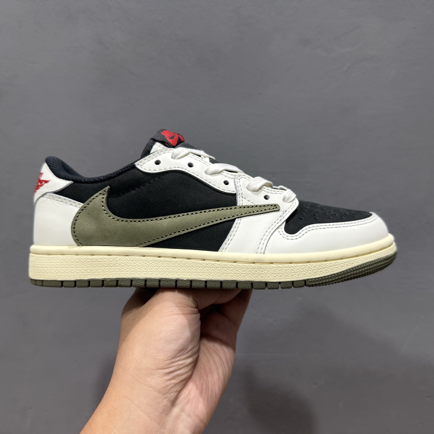 Travis Scott x Air Jordan 1 Low ” Olive ” 黑绿橄榄 TS联名倒钩 AJ1乔1 低帮文化篮球鞋 DZ4137-106