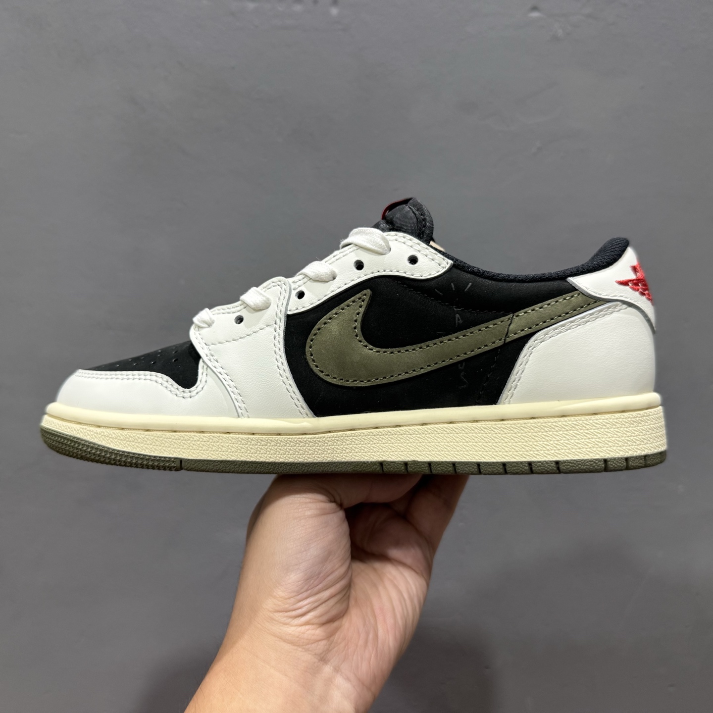 Travis Scott x Air Jordan 1 Low ” Olive ” 黑绿橄榄 TS联名倒钩 AJ1乔1 低帮文化篮球鞋 DZ4137-106
