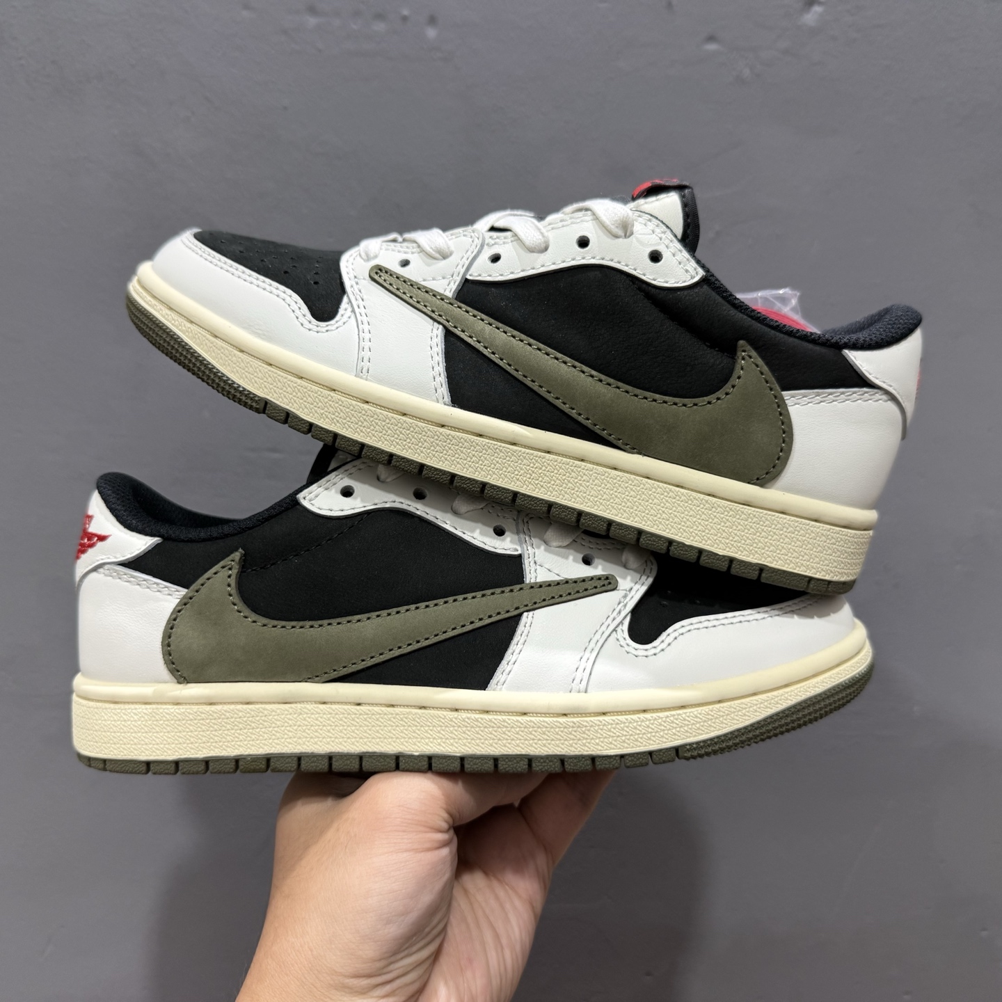 Travis Scott x Air Jordan 1 Low ” Olive ” 黑绿橄榄 TS联名倒钩 AJ1乔1 低帮文化篮球鞋 DZ4137-106