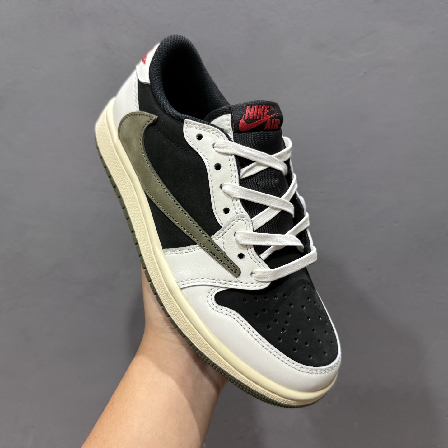 Travis Scott x Air Jordan 1 Low ” Olive ” 黑绿橄榄 TS联名倒钩 AJ1乔1 低帮文化篮球鞋 DZ4137-106