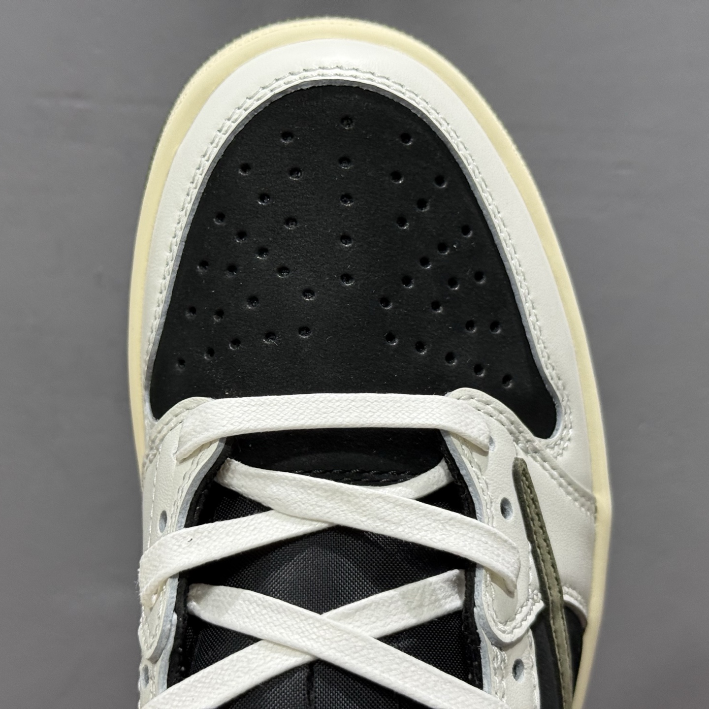 Travis Scott x Air Jordan 1 Low ” Olive ” 黑绿橄榄 TS联名倒钩 AJ1乔1 低帮文化篮球鞋 DZ4137-106