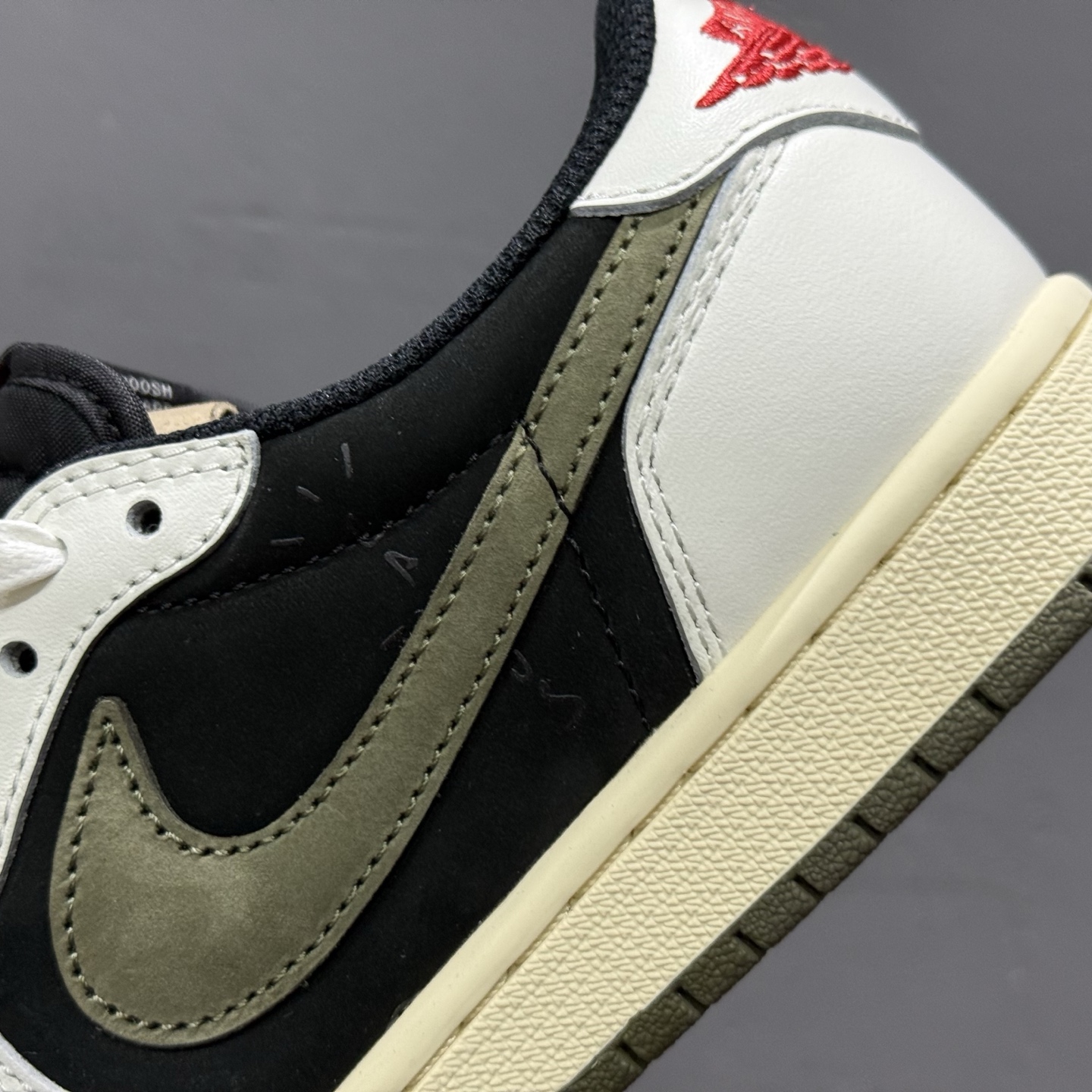 Travis Scott x Air Jordan 1 Low ” Olive ” 黑绿橄榄 TS联名倒钩 AJ1乔1 低帮文化篮球鞋 DZ4137-106