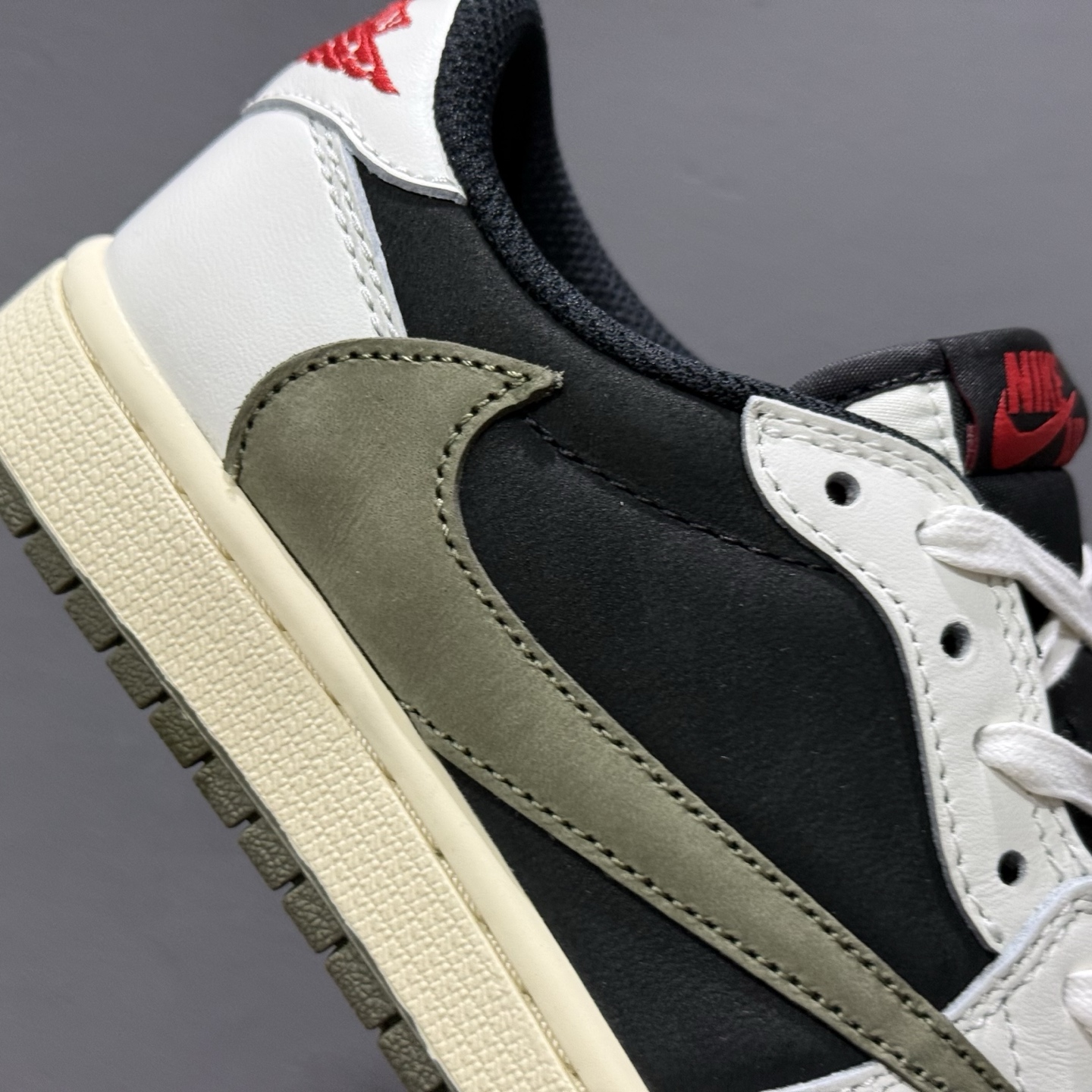 Travis Scott x Air Jordan 1 Low ” Olive ” 黑绿橄榄 TS联名倒钩 AJ1乔1 低帮文化篮球鞋 DZ4137-106