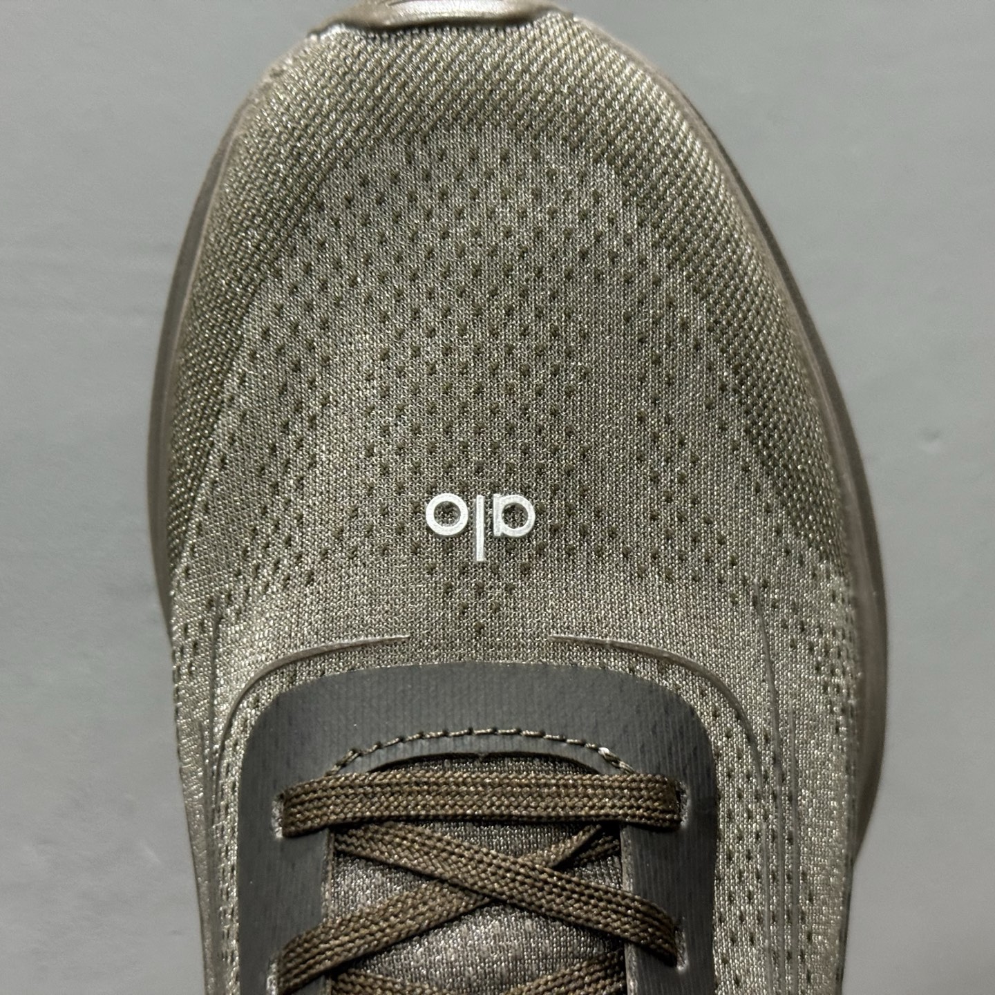 alo yoga Alo Runner 舒适百搭防滑透气 低帮跑步鞋 粉色  A0590U