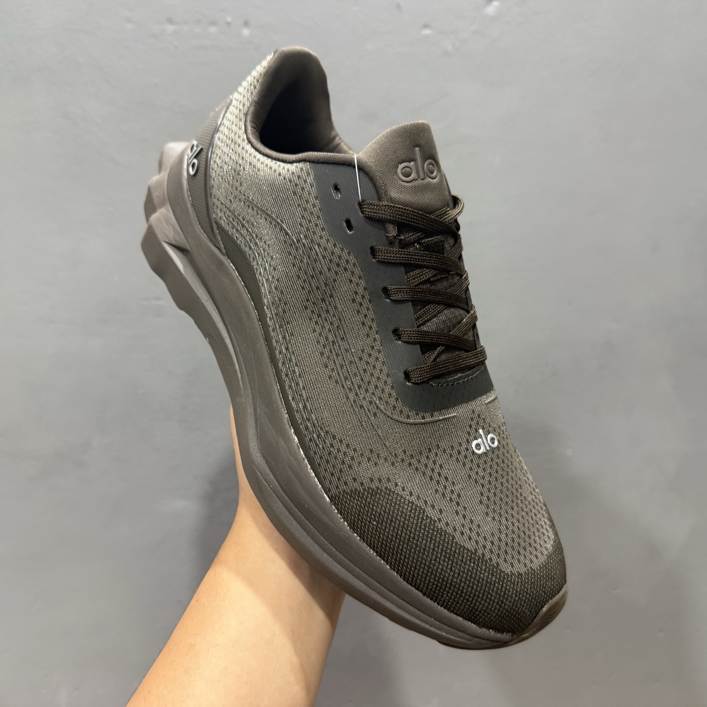 alo yoga Alo Runner 舒适百搭防滑透气 低帮跑步鞋 粉色  A0590U