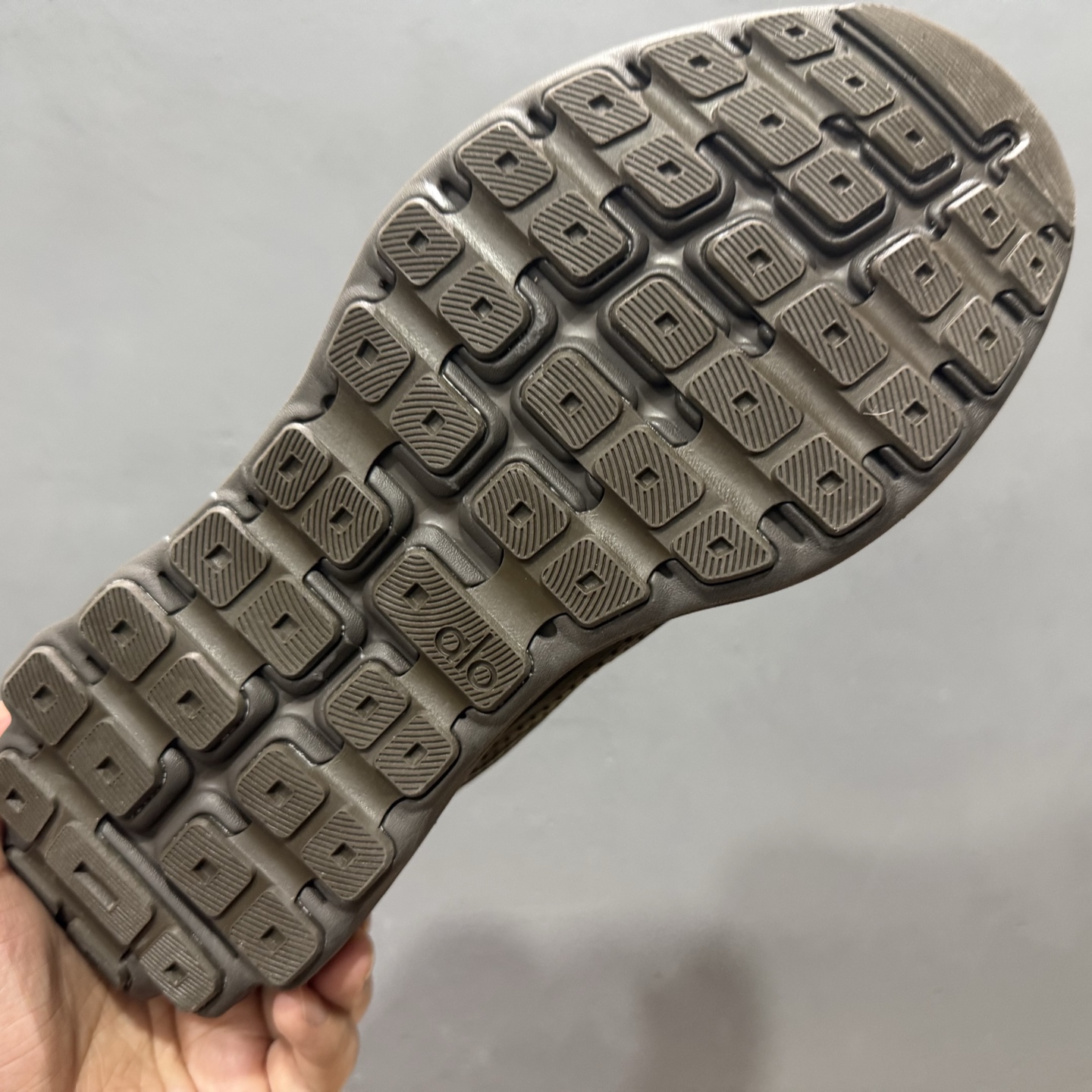 alo yoga Alo Runner 舒适百搭防滑透气 低帮跑步鞋 粉色  A0590U