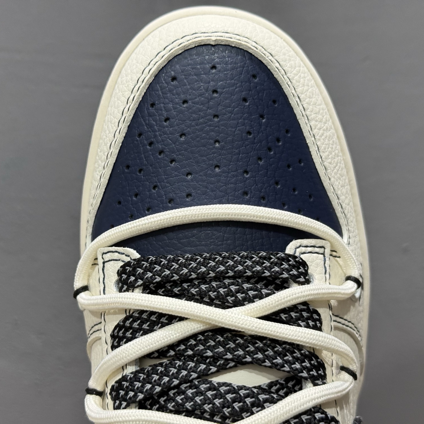 Nike SB Dunk Low LV联名 绑带 牛仔黑勾 周年高端定制 低帮休闲板鞋 FC1688-220 Nike SB Dunk Low LV联名 绑带 牛仔黑勾 周年高端定制 低帮休闲板鞋 FC1688-220