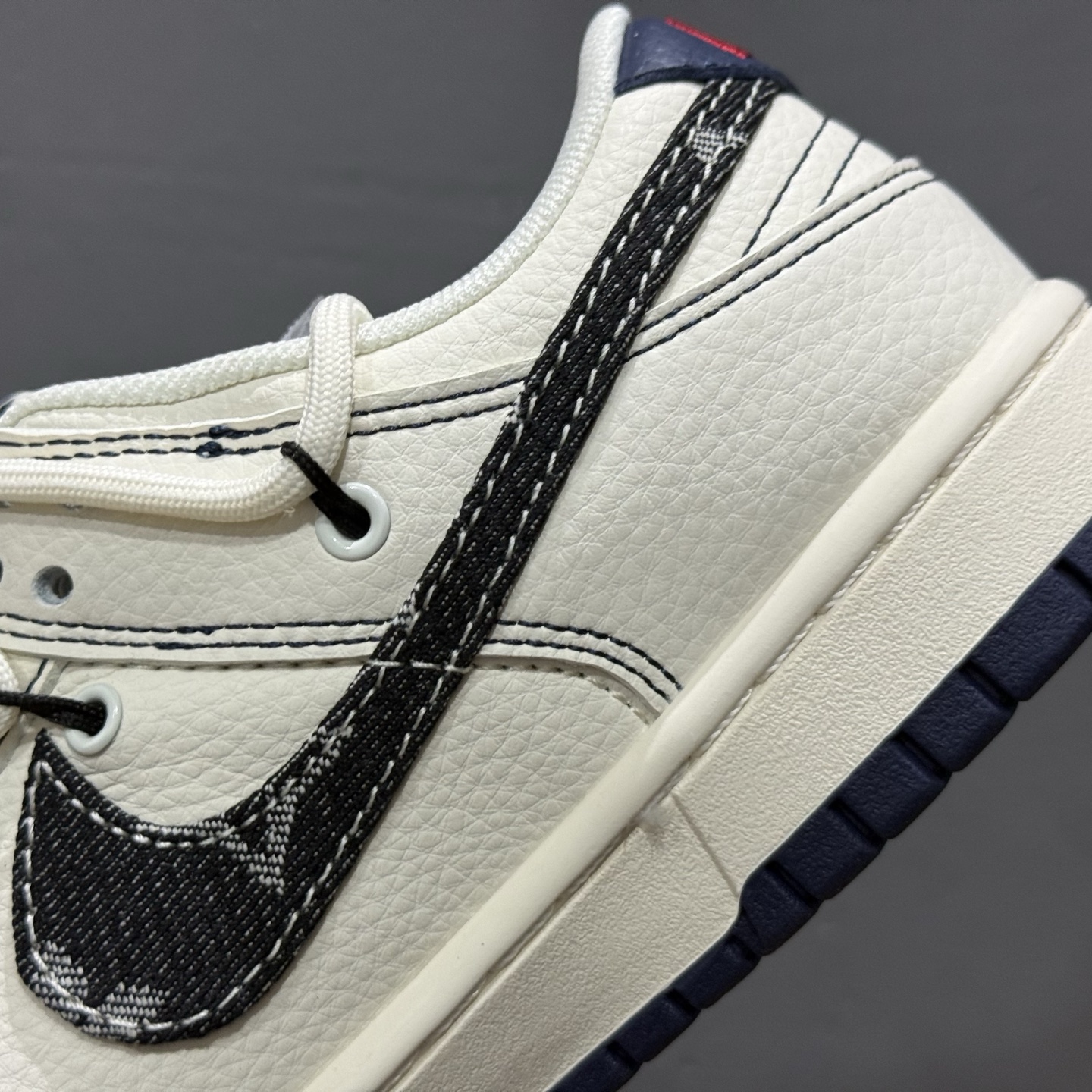 Nike SB Dunk Low LV联名 绑带 牛仔黑勾 周年高端定制 低帮休闲板鞋 FC1688-220 Nike SB Dunk Low LV联名 绑带 牛仔黑勾 周年高端定制 低帮休闲板鞋 FC1688-220