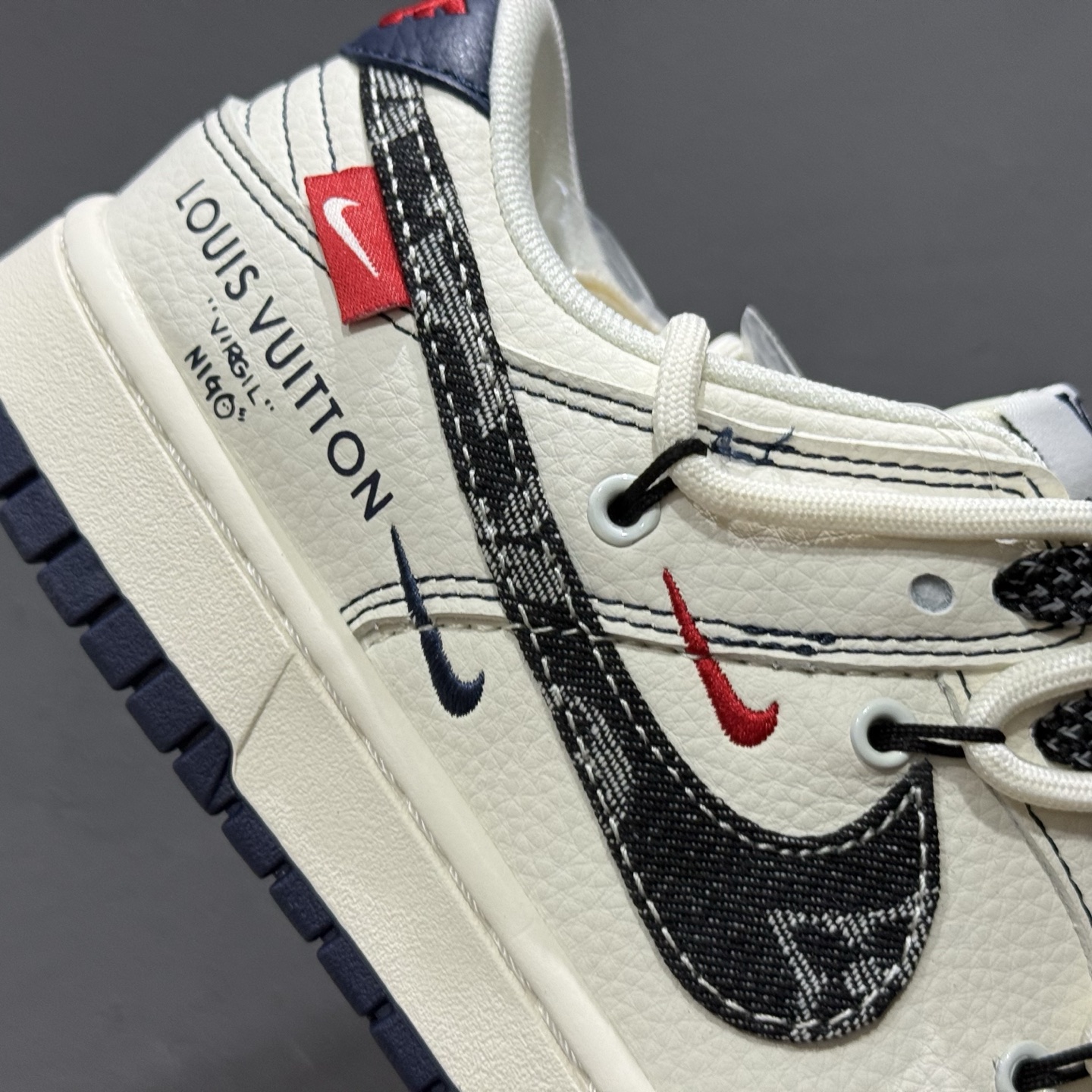 Nike SB Dunk Low LV联名 绑带 牛仔黑勾 周年高端定制 低帮休闲板鞋 FC1688-220 Nike SB Dunk Low LV联名 绑带 牛仔黑勾 周年高端定制 低帮休闲板鞋 FC1688-220