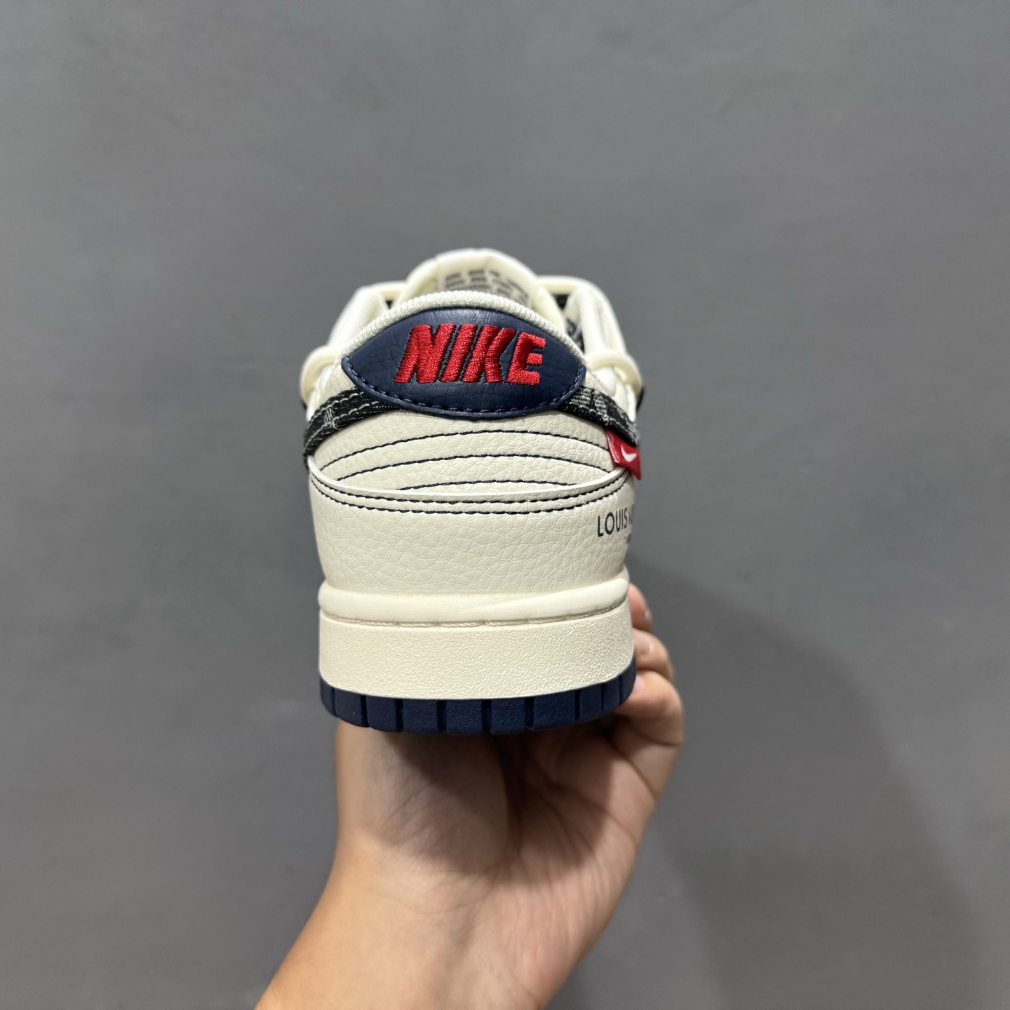 Nike SB Dunk Low LV联名 绑带 牛仔黑勾 周年高端定制 低帮休闲板鞋 FC1688-220 Nike SB Dunk Low LV联名 绑带 牛仔黑勾 周年高端定制 低帮休闲板鞋 FC1688-220