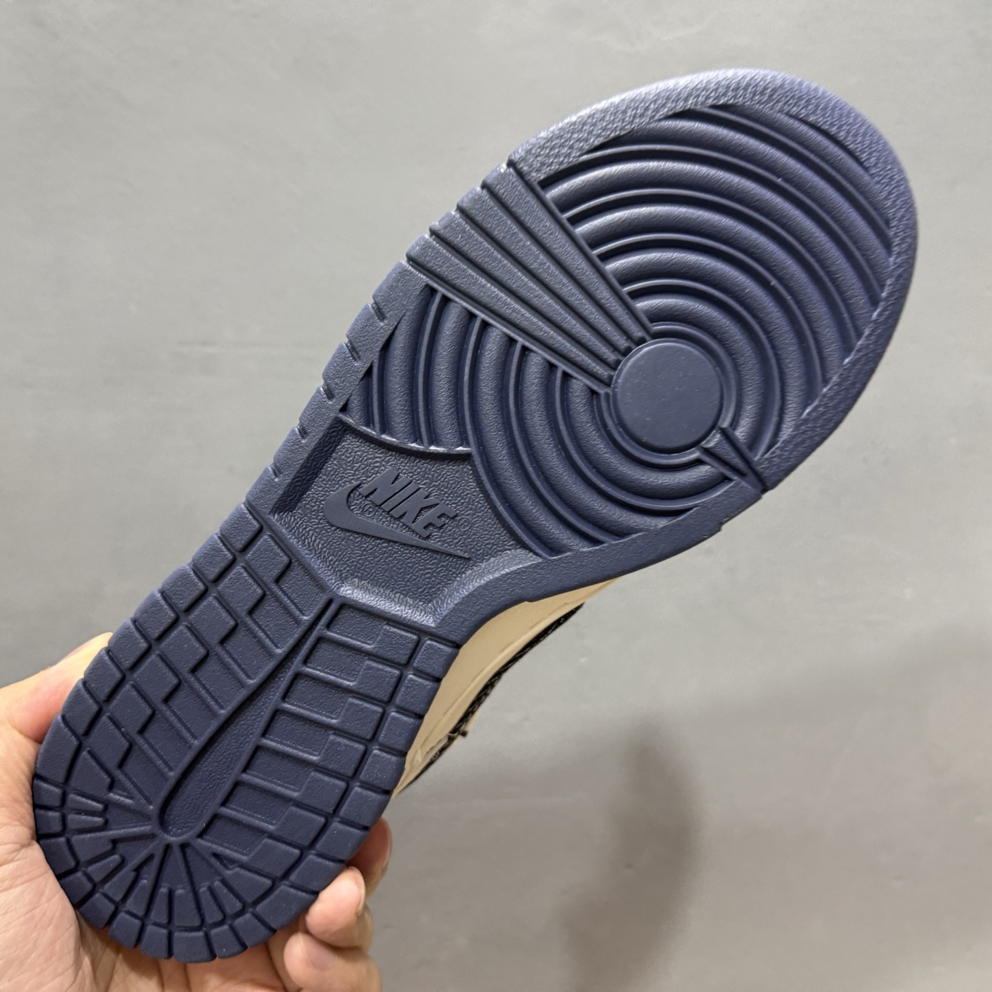 Nike SB Dunk Low LV联名 绑带 牛仔黑勾 周年高端定制 低帮休闲板鞋 FC1688-220 Nike SB Dunk Low LV联名 绑带 牛仔黑勾 周年高端定制 低帮休闲板鞋 FC1688-220