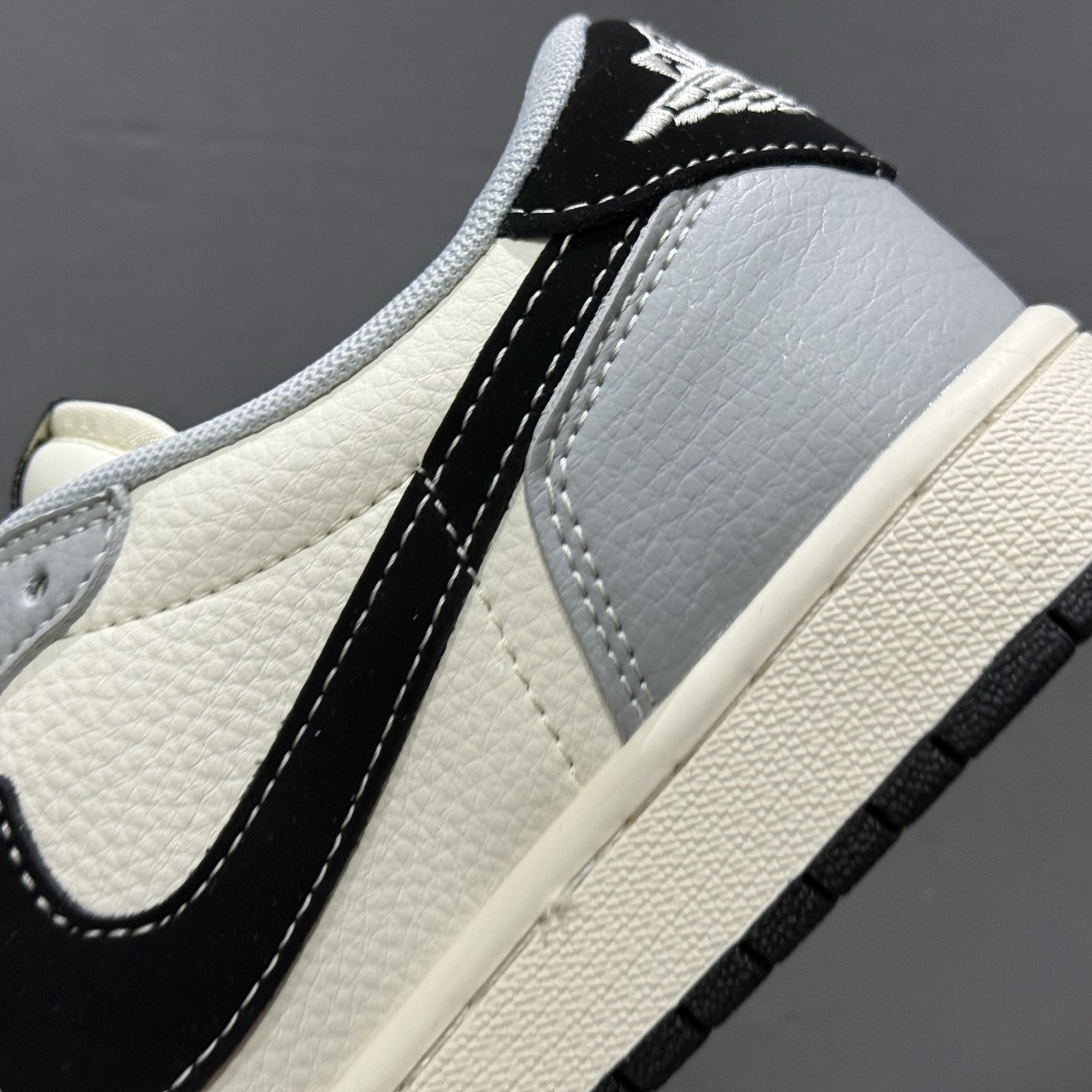 Travis Scott x Fragment Design x Air Jordan 1 Low OG SP AJ1 乔1斯图西 联名 低帮文化休闲板鞋  XS7089-601