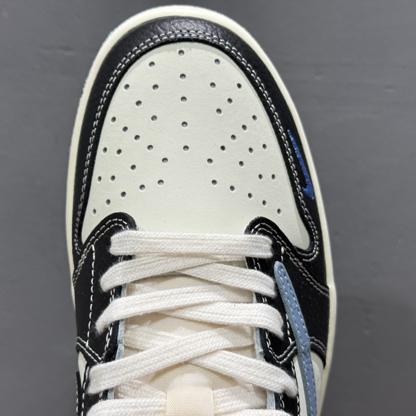 Travis Scott x Fragment Design x Air Jordan 1 Low OG SP AJ1 乔1 迪奥联名 黑白小蓝勾 低帮文化休闲板鞋 XZ5749-003