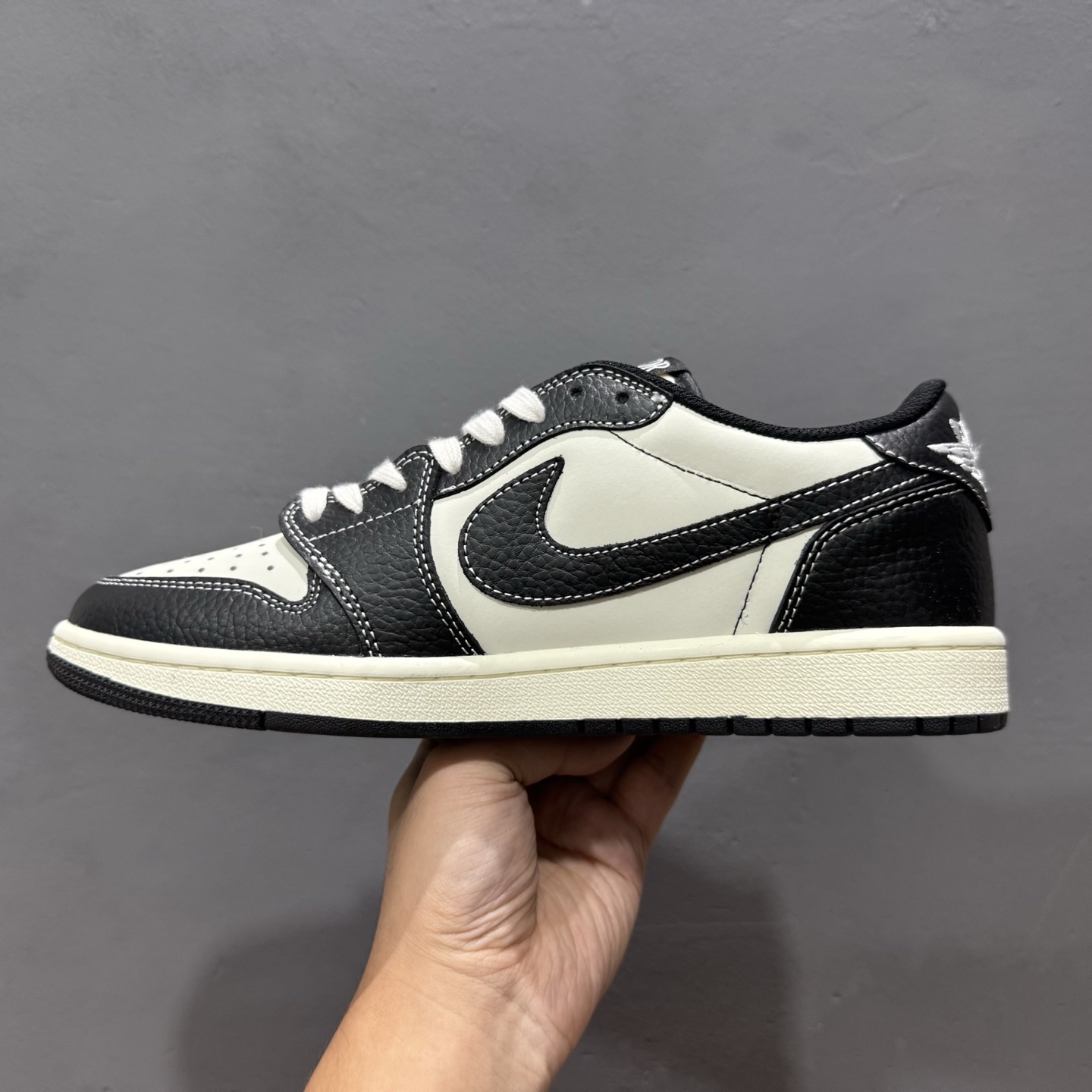 Travis Scott x Fragment Design x Air Jordan 1 Low OG SP AJ1 乔1 迪奥联名 黑白小蓝勾 低帮文化休闲板鞋 XZ5749-003