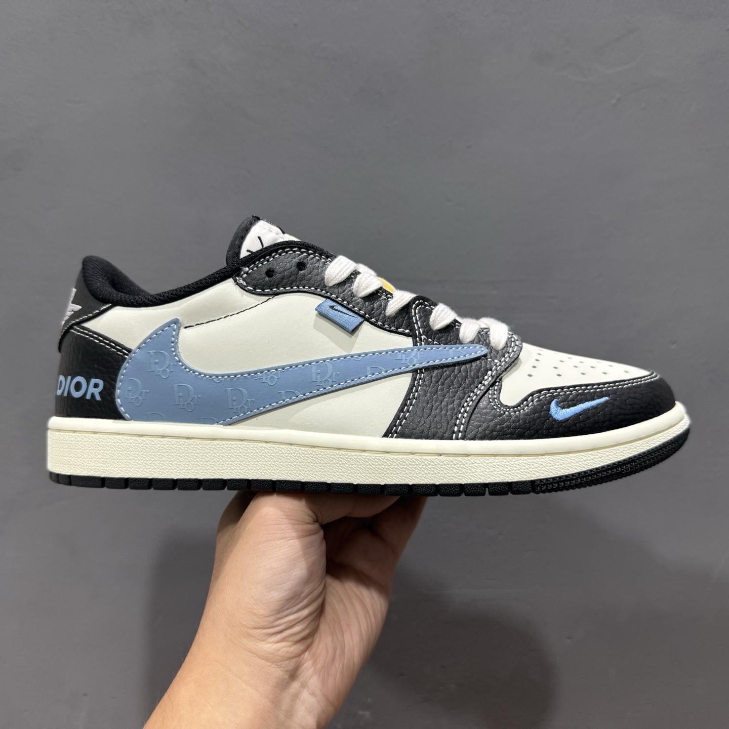 Travis Scott x Fragment Design x Air Jordan 1 Low OG SP AJ1 乔1 迪奥联名 黑白小蓝勾 低帮文化休闲板鞋 XZ5749-003