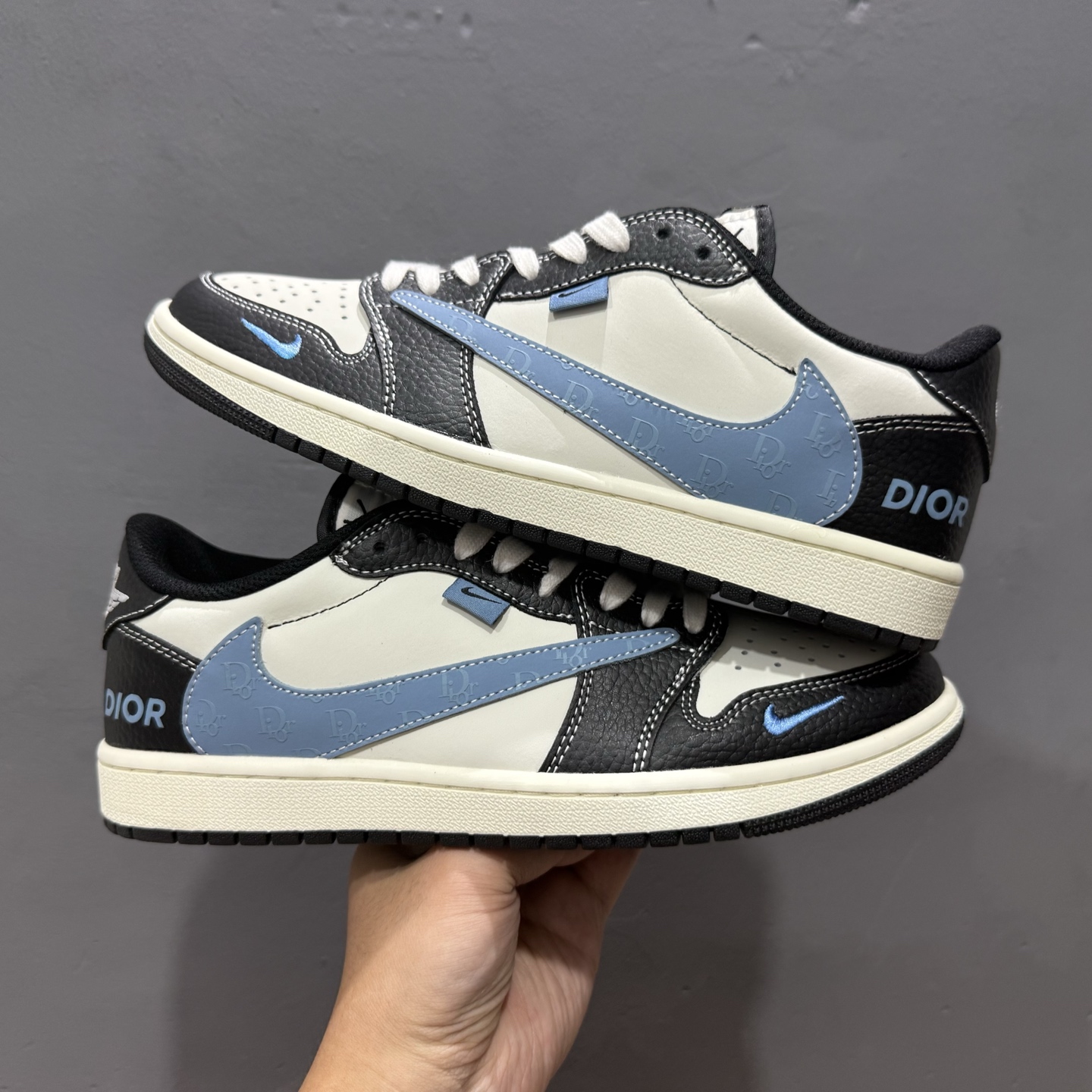 Travis Scott x Fragment Design x Air Jordan 1 Low OG SP AJ1 乔1 迪奥联名 黑白小蓝勾 低帮文化休闲板鞋 XZ5749-003