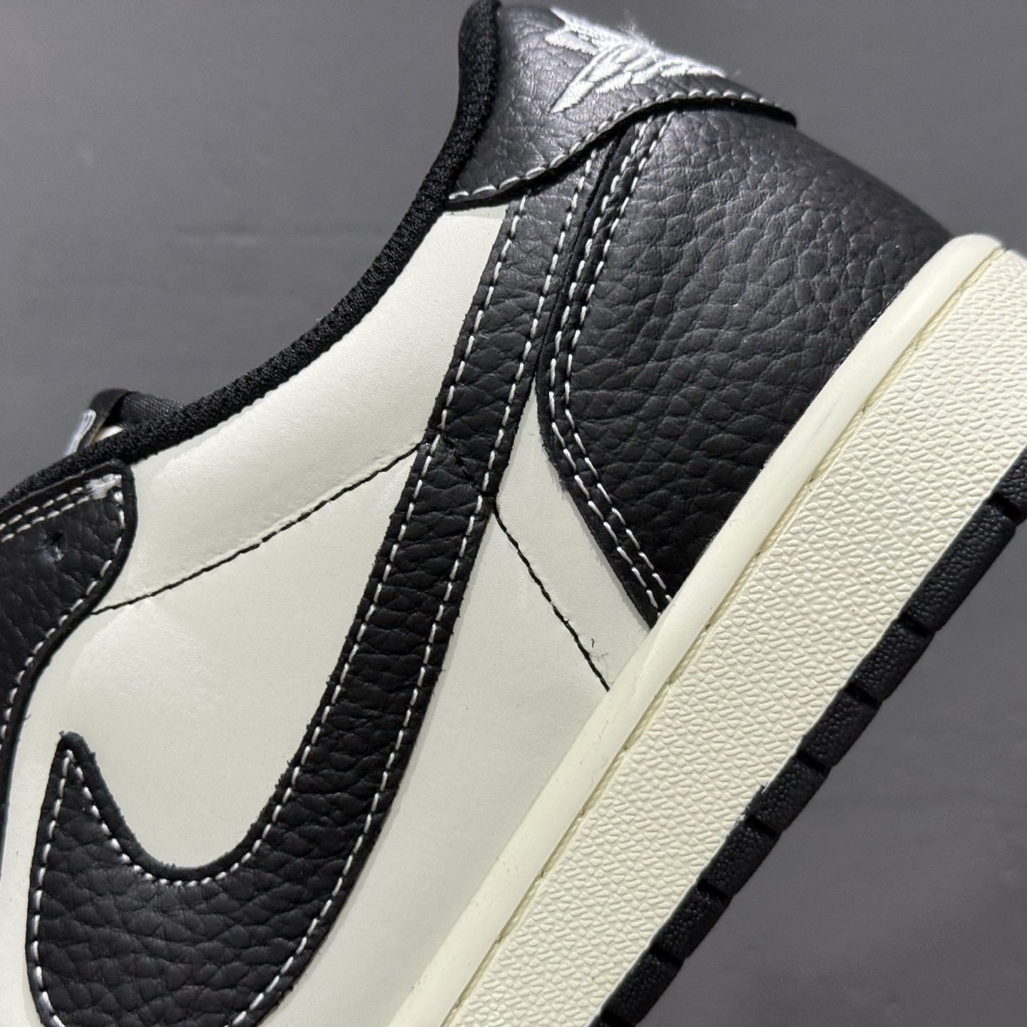 Travis Scott x Fragment Design x Air Jordan 1 Low OG SP AJ1 乔1 迪奥联名 黑白小蓝勾 低帮文化休闲板鞋 XZ5749-003