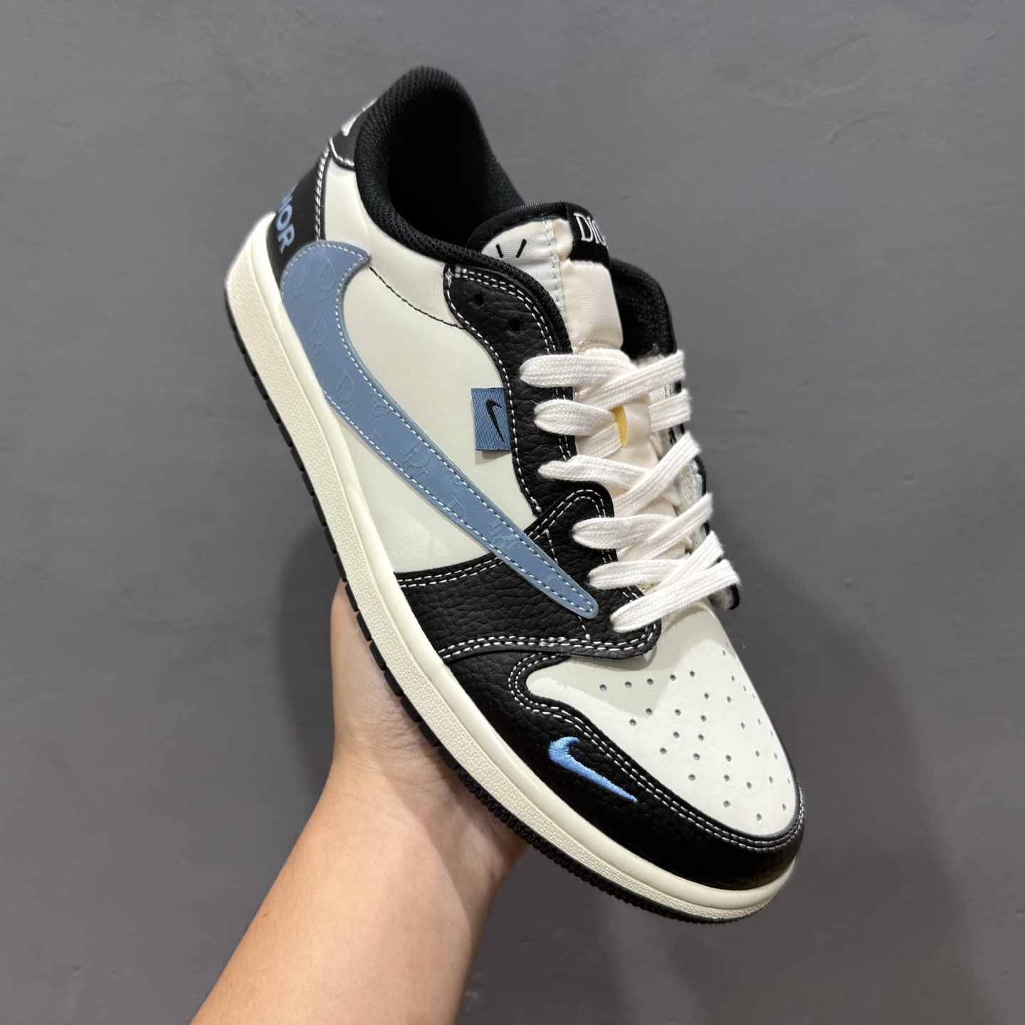 Travis Scott x Fragment Design x Air Jordan 1 Low OG SP AJ1 乔1 迪奥联名 黑白小蓝勾 低帮文化休闲板鞋 XZ5749-003