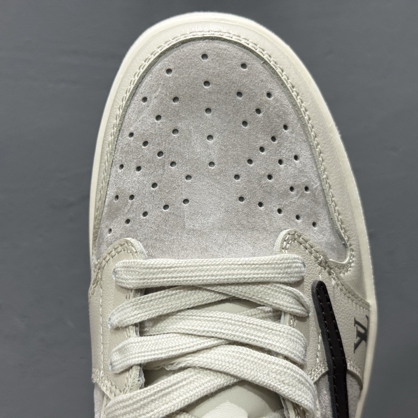 XC版Fragment x TS x Air Jordan 1 Low x LV 三方联名倒钩低帮 白灰棕  LX1988-100