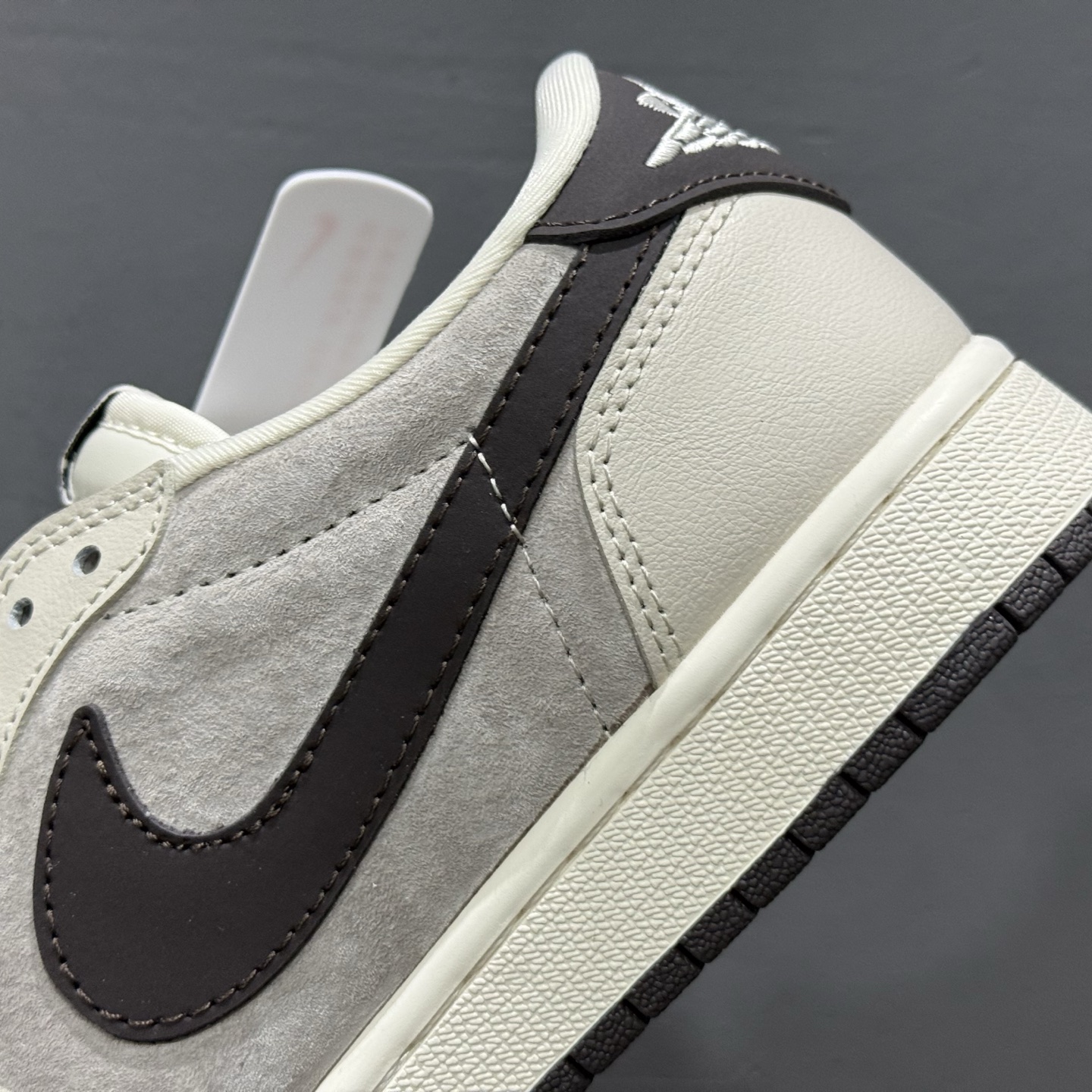 XC版Fragment x TS x Air Jordan 1 Low x LV 三方联名倒钩低帮 白灰棕  LX1988-100