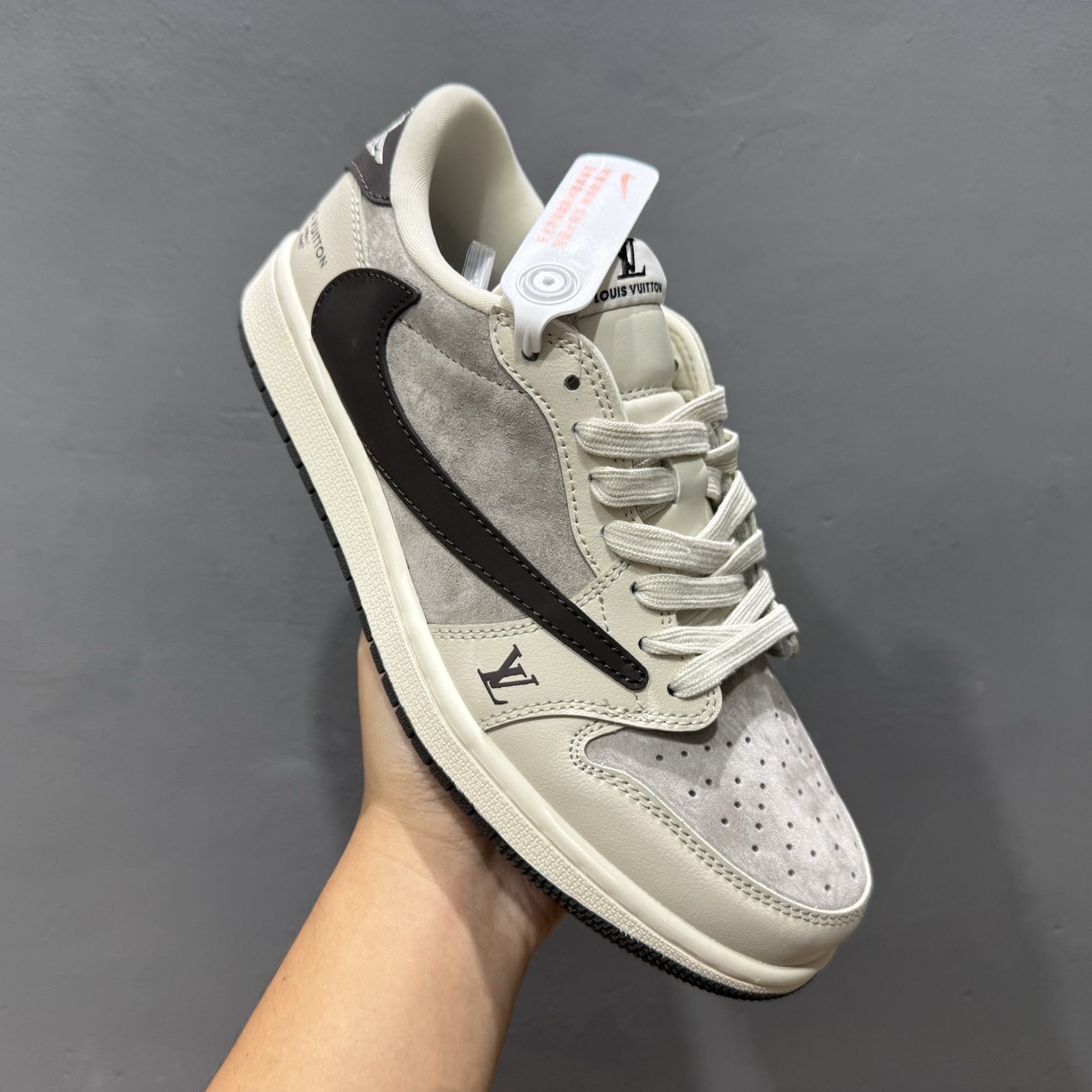 XC版Fragment x TS x Air Jordan 1 Low x LV 三方联名倒钩低帮 白灰棕  LX1988-100