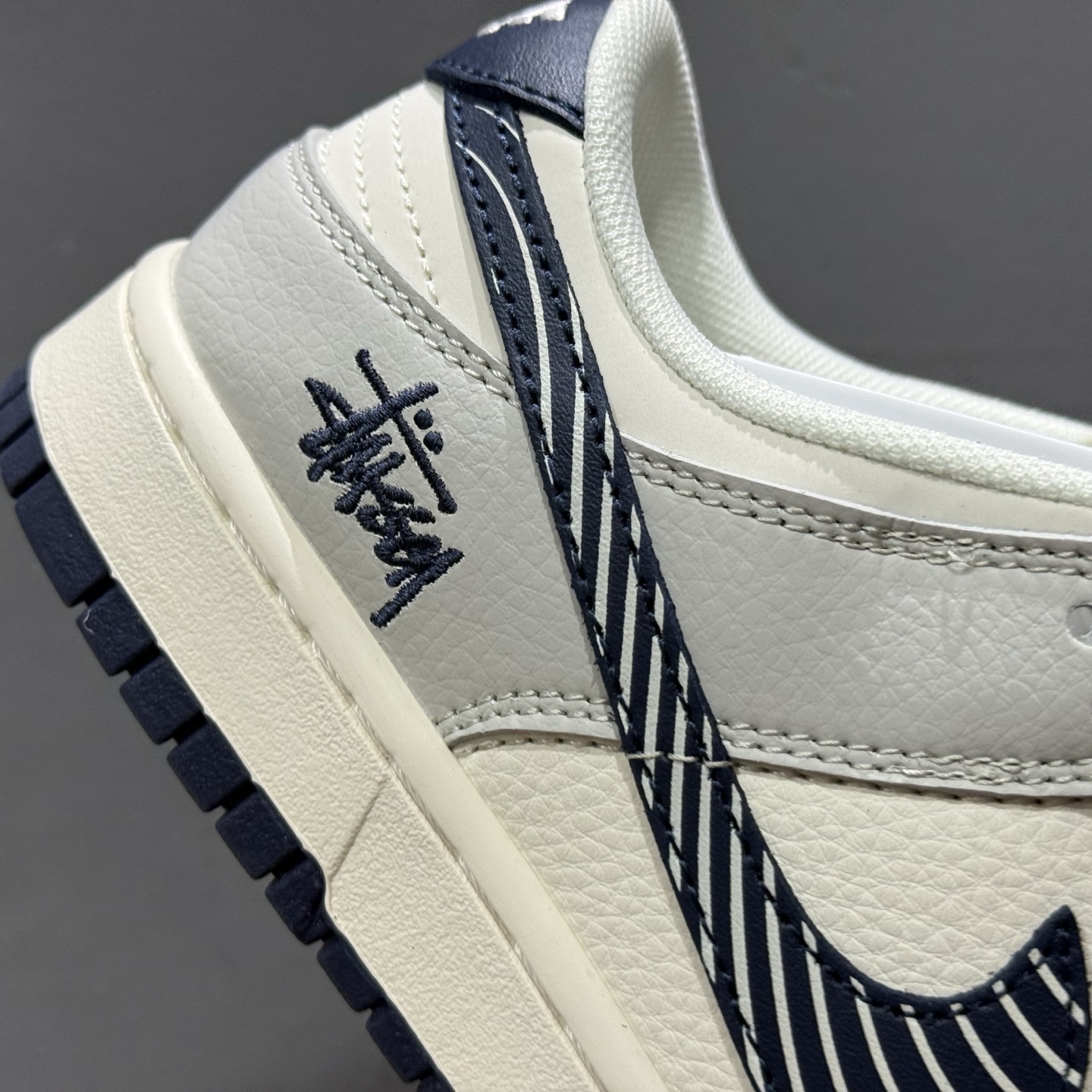 Nike Dunk Low Retro ‘DIY高端定制’耐克 低帮休闲运动板鞋 XF8698-083 Nike Dunk Low Retro ‘DIY高端定制’耐克 低帮休闲运动板鞋 XF8698-083