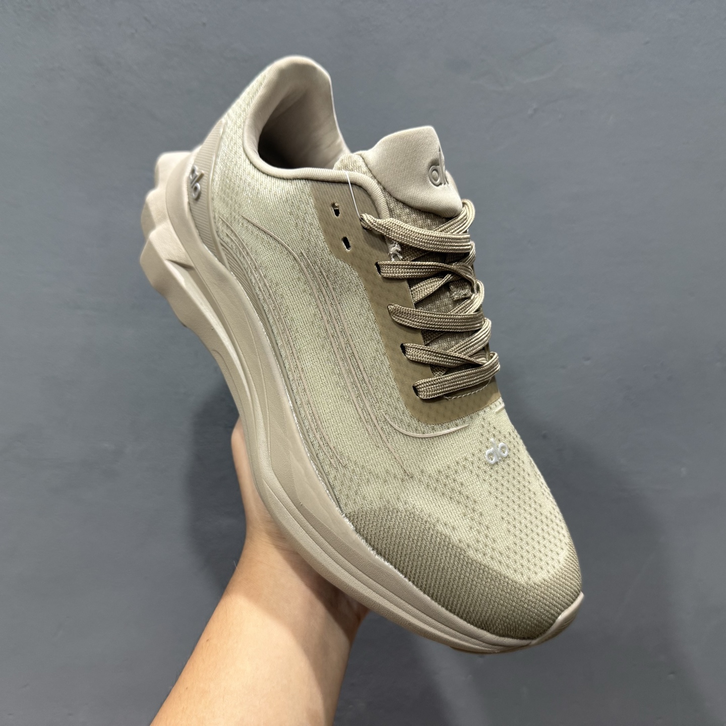 alo yoga Alo Runner 舒适百搭防滑透气 低帮跑步鞋 A0590U