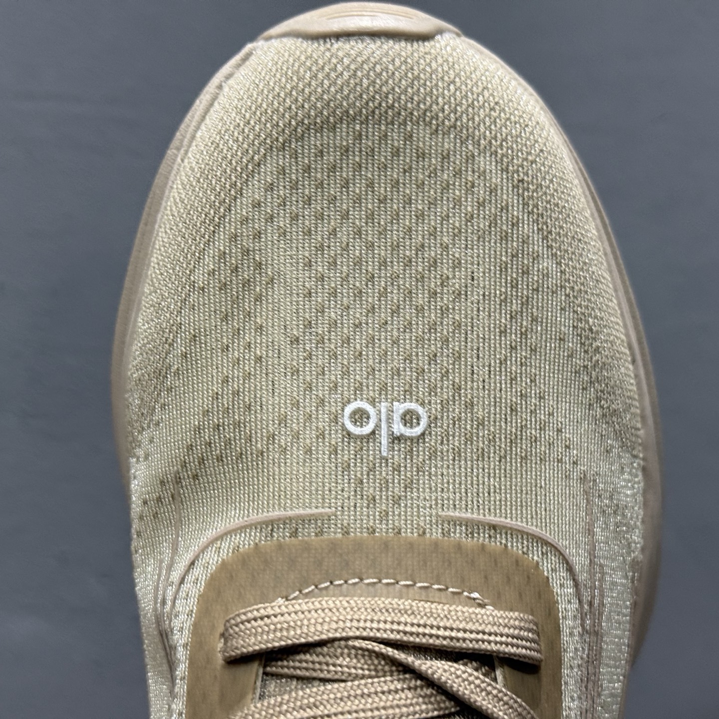 alo yoga Alo Runner 舒适百搭防滑透气 低帮跑步鞋 A0590U