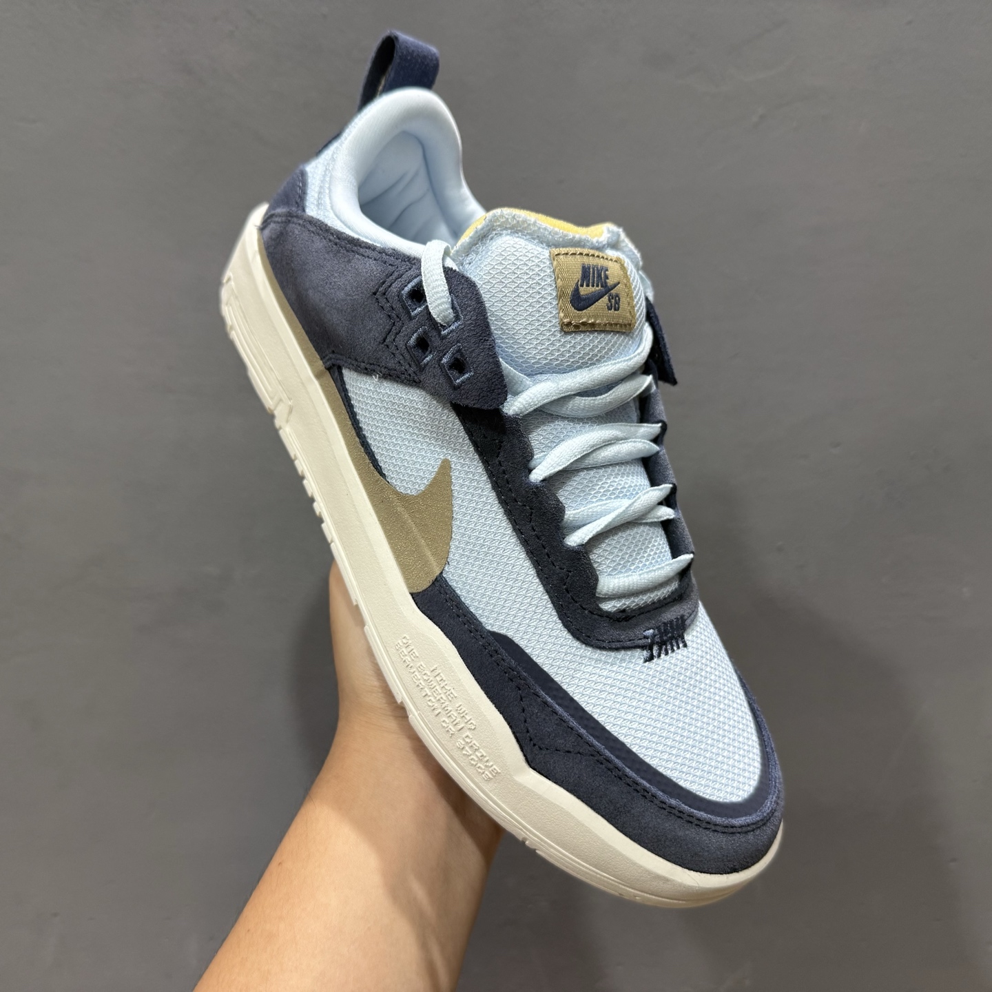 Nike SB Day One 此款以简约大方的造型设计 FN4210-402 Nike SB Day One 此款以简约大方的造型设计 FN4210-402