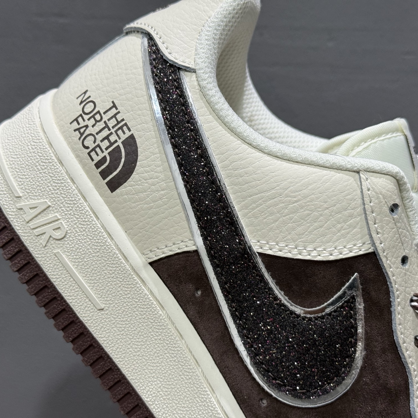 Nike Air Force 1'07 NIKE 联名 米白黑 QY3168-526 Nike Air Force 1'07 NIKE 联名 米白黑 QY3168-526