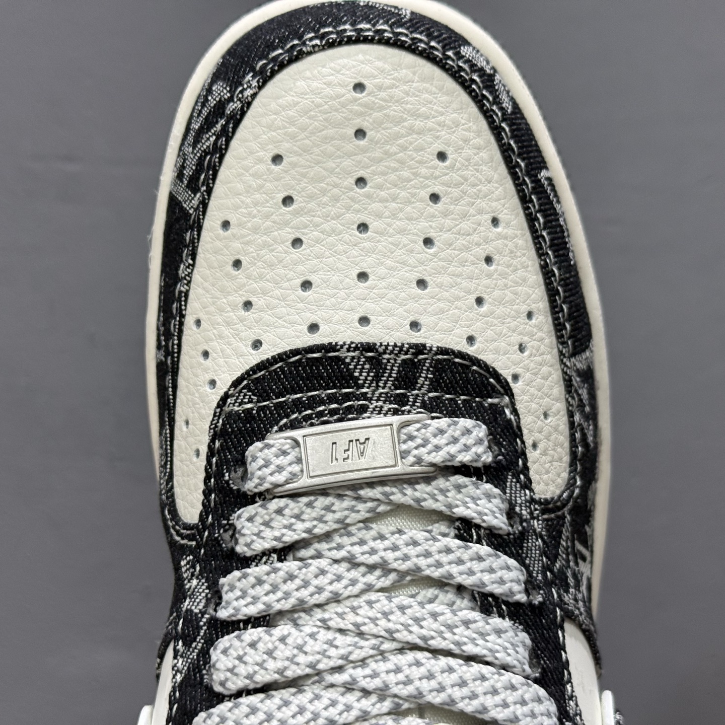 Nike Air Force 1'07 Low LV联名 前掌黑牛仔 空军一号低帮休闲板鞋 YX5066-353 Nike Air Force 1'07 Low LV联名 前掌黑牛仔 空军一号低帮休闲板鞋 YX5066-353