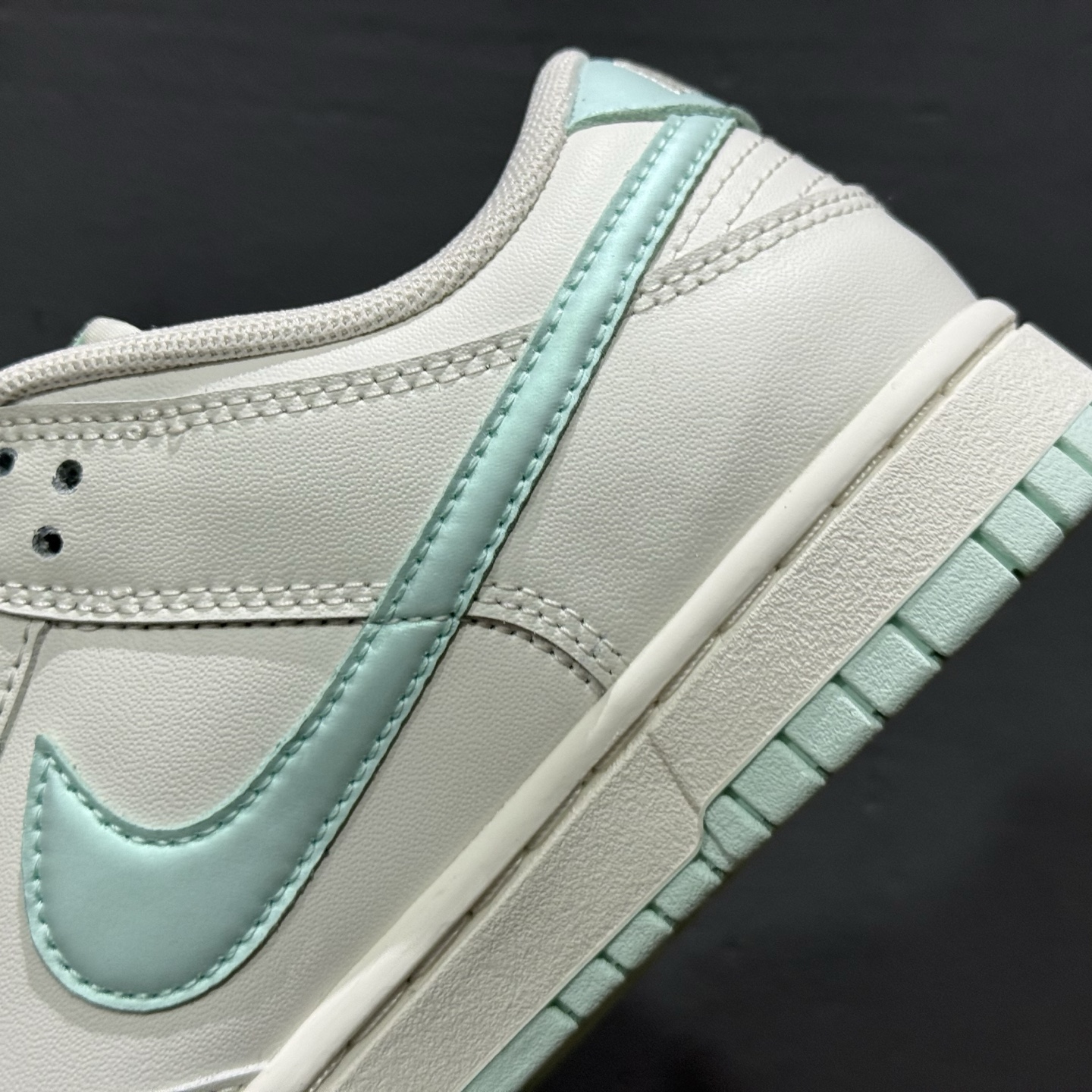 Nike Dunk Low 薄荷曼波 当杏仁奶白拥抱一缕薄荷蓝的风 WC0212-017 Nike Dunk Low 薄荷曼波 当杏仁奶白拥抱一缕薄荷蓝的风 WC0212-017